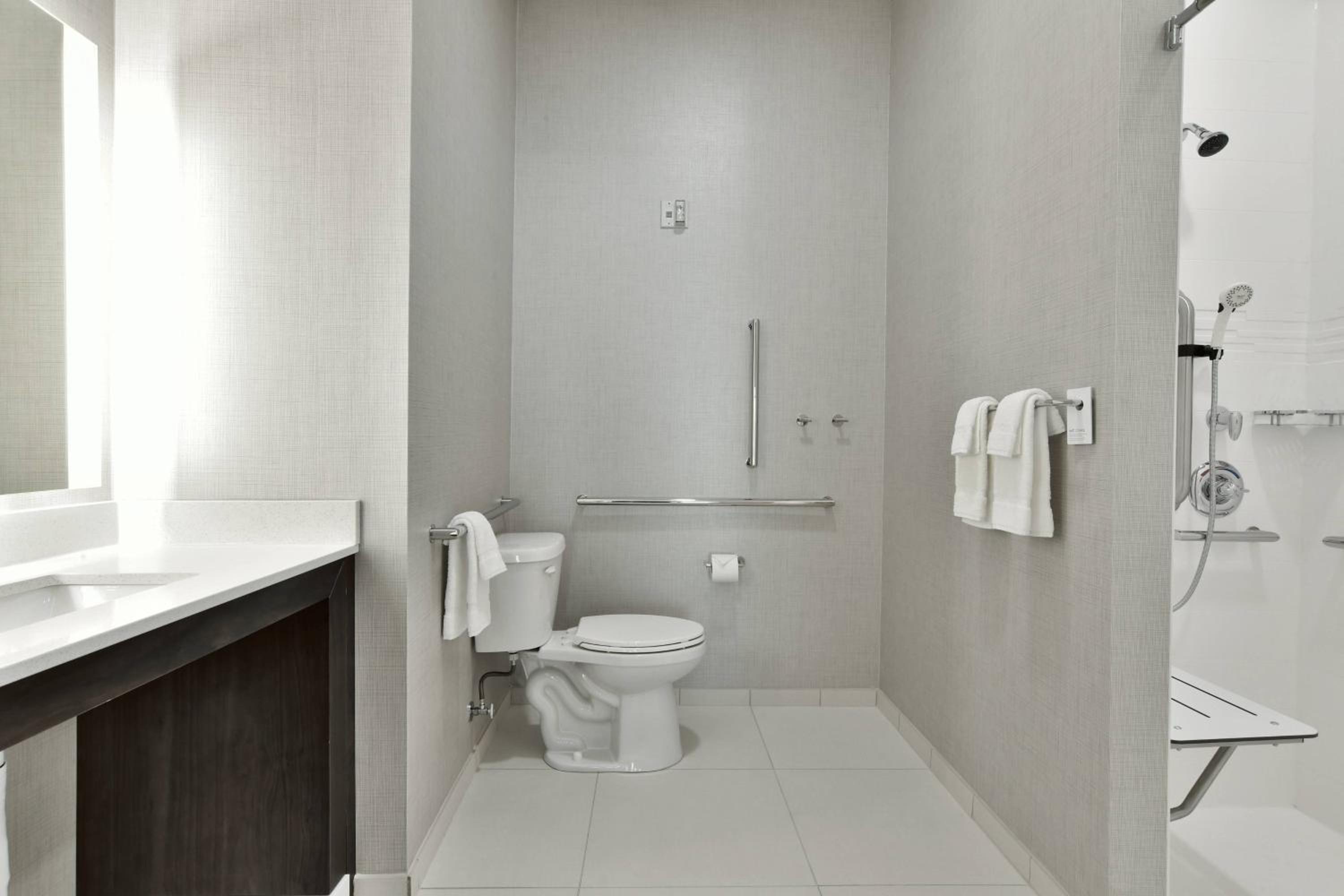 One-Bedroom Suite with Two Queen Beds with Sofa Bed and Roll-In Shower - Mobility Accessible - Photo 12