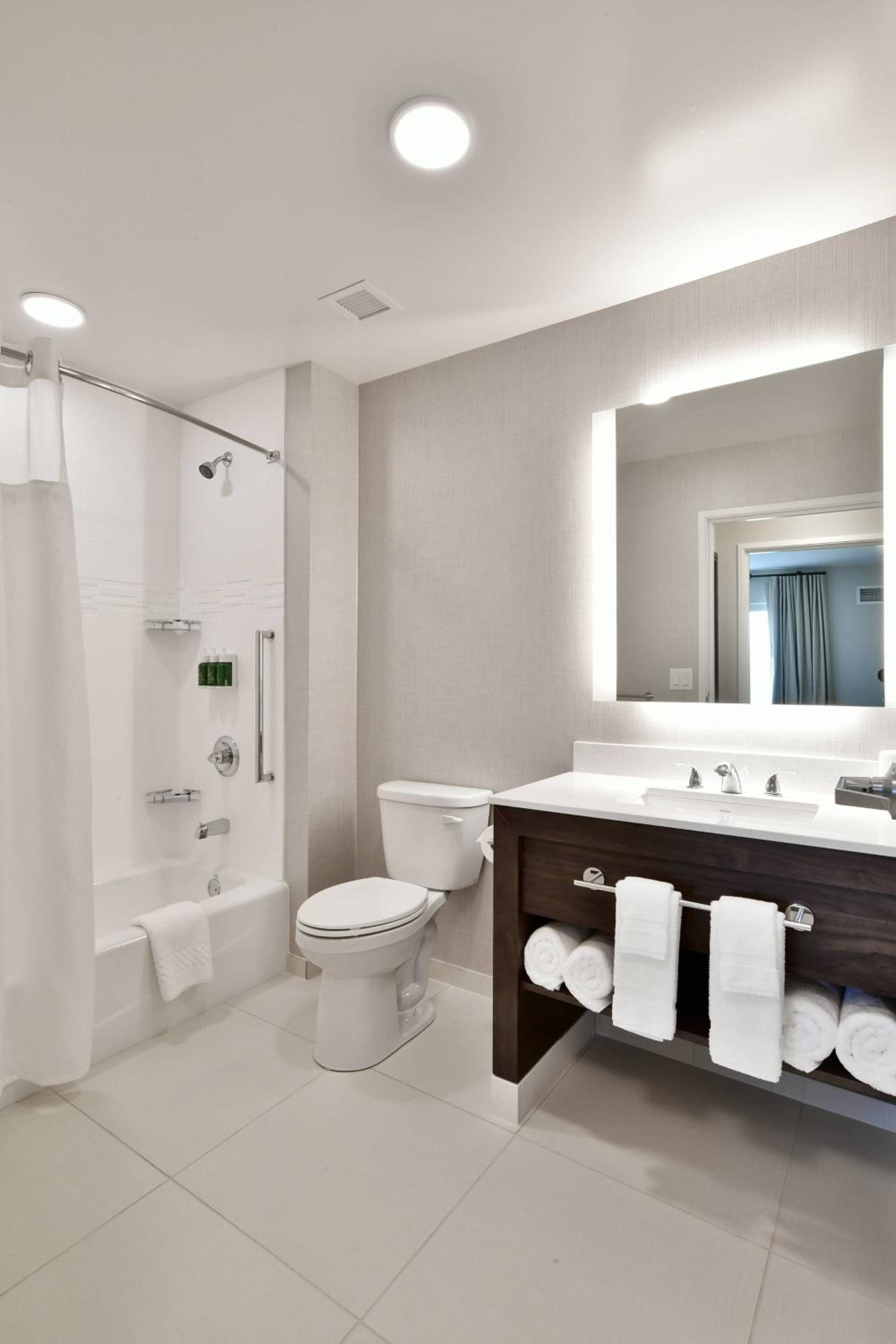 One-Bedroom Suite with Two Queen Beds with Sofa Bed and Roll-In Shower - Mobility Accessible - Photo 13