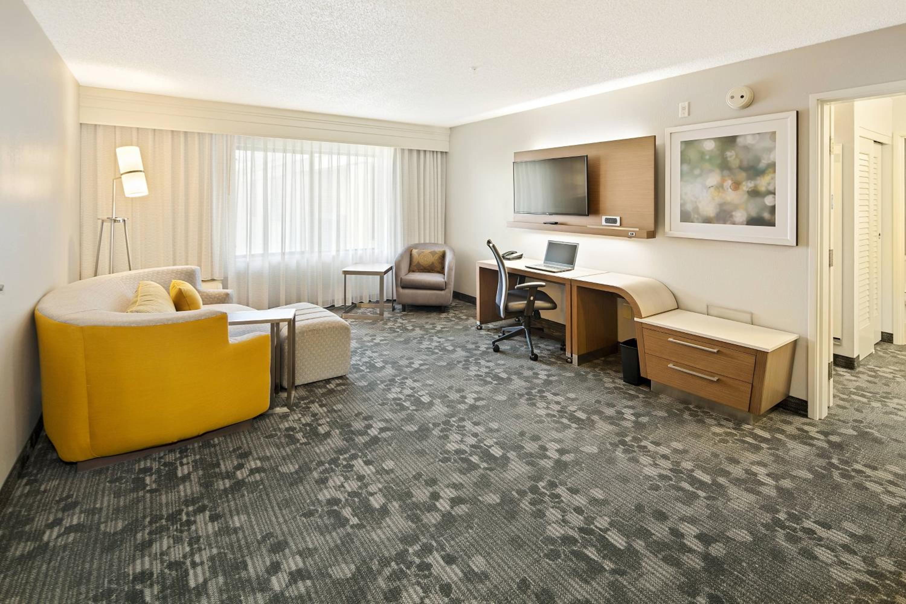 Suite, 2 King, Sofa bed photo 2