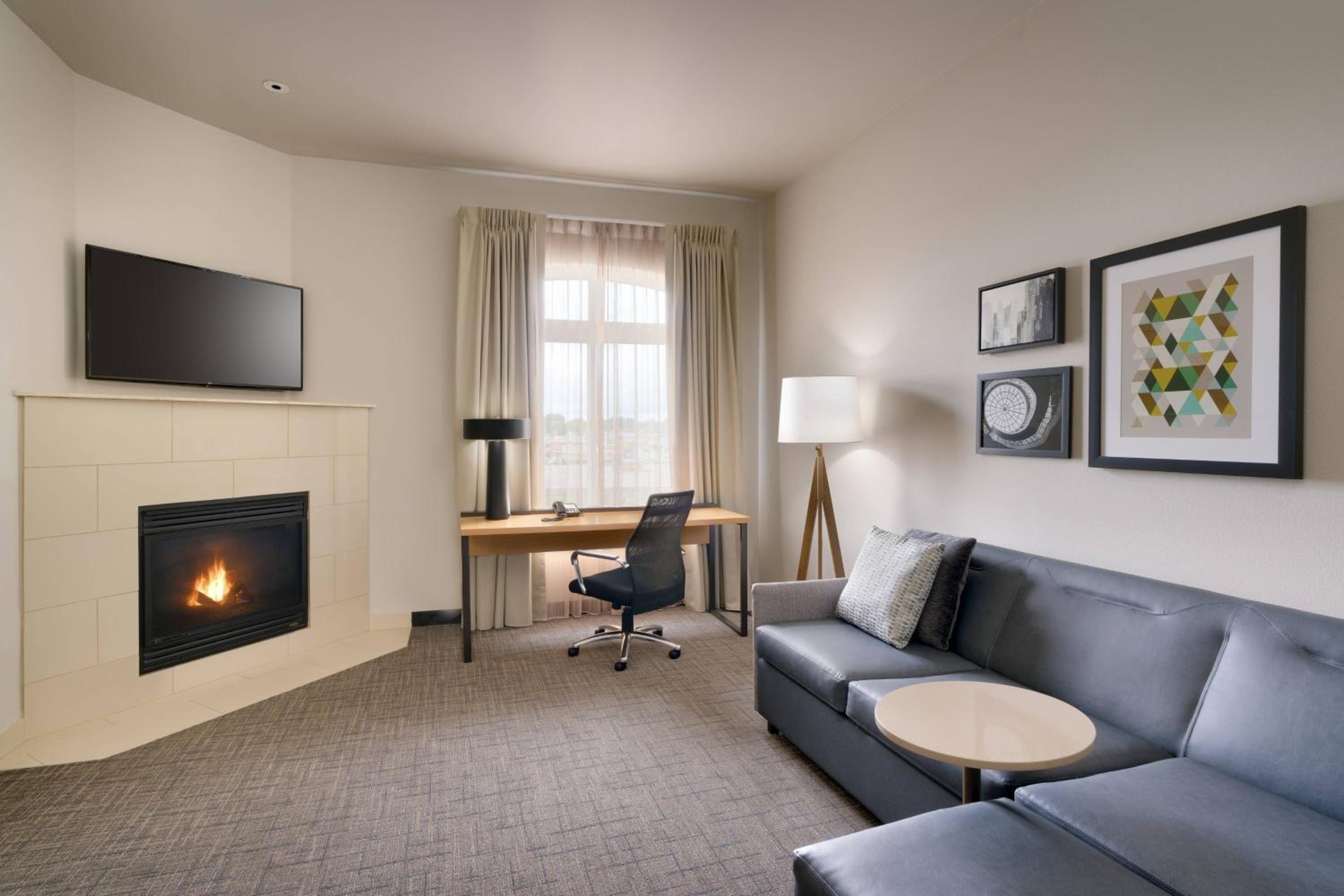 One-Bedroom King Suite with Sofa Bed and Adapted Tub - Mobility and Hearing Accessible photo 2