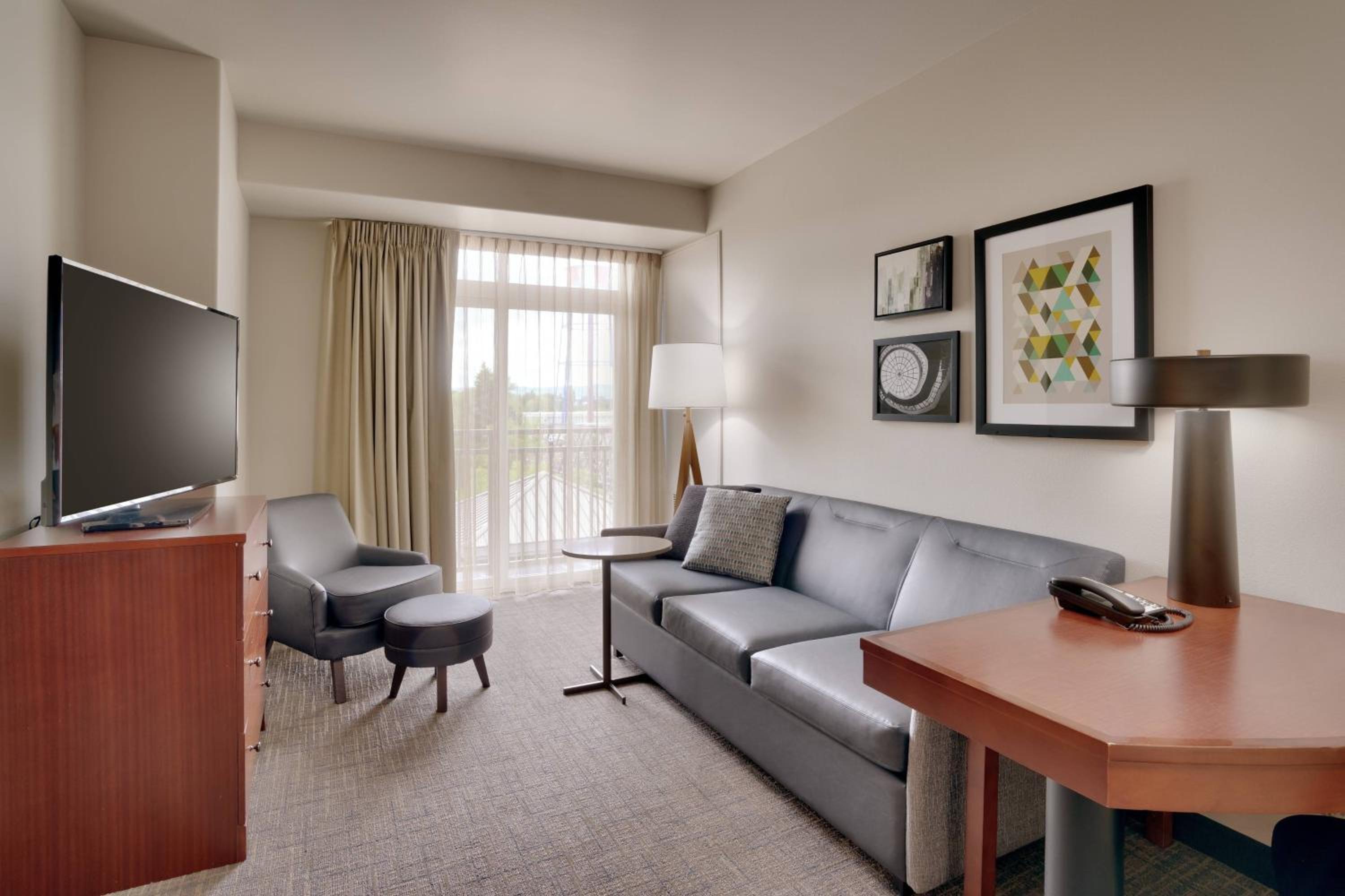 Two-Bedroom Suite with Roll-in Shower - Mobility and Hearing Accessible photo 3