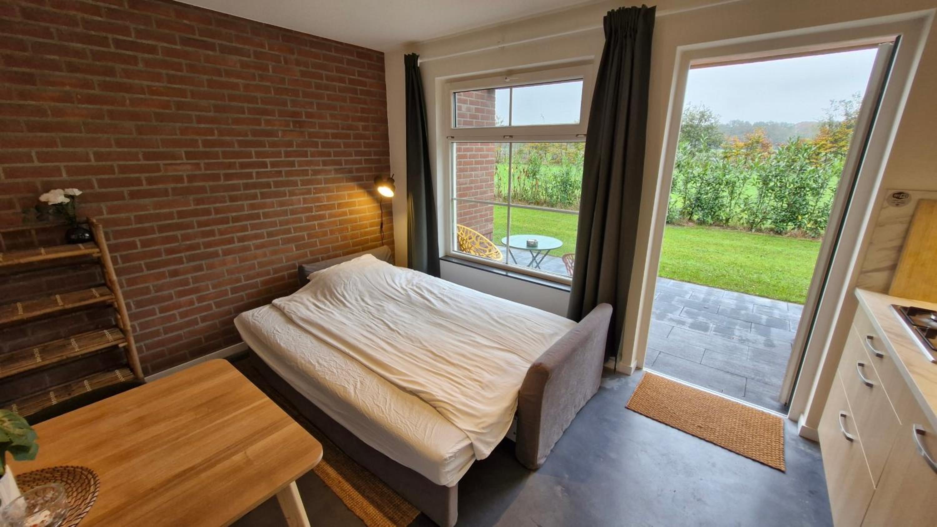 One-Bedroom Holiday Home with 2 Beds and Garden  photo 1