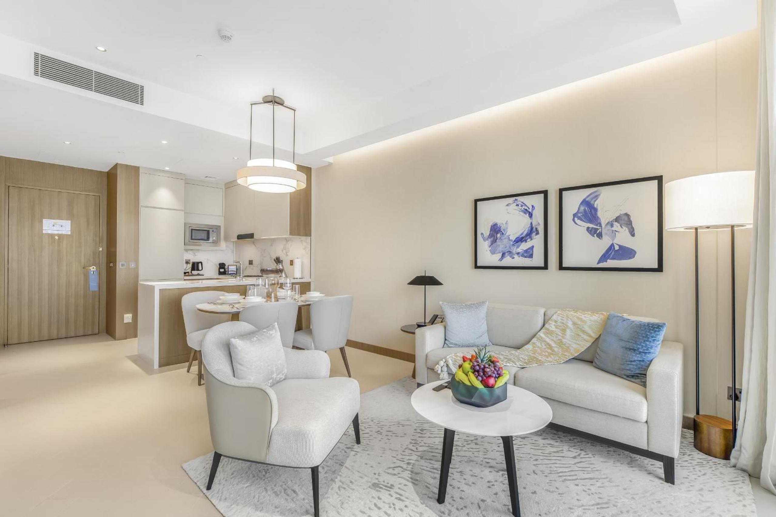 One-Bedroom Apartment with City View photo 2