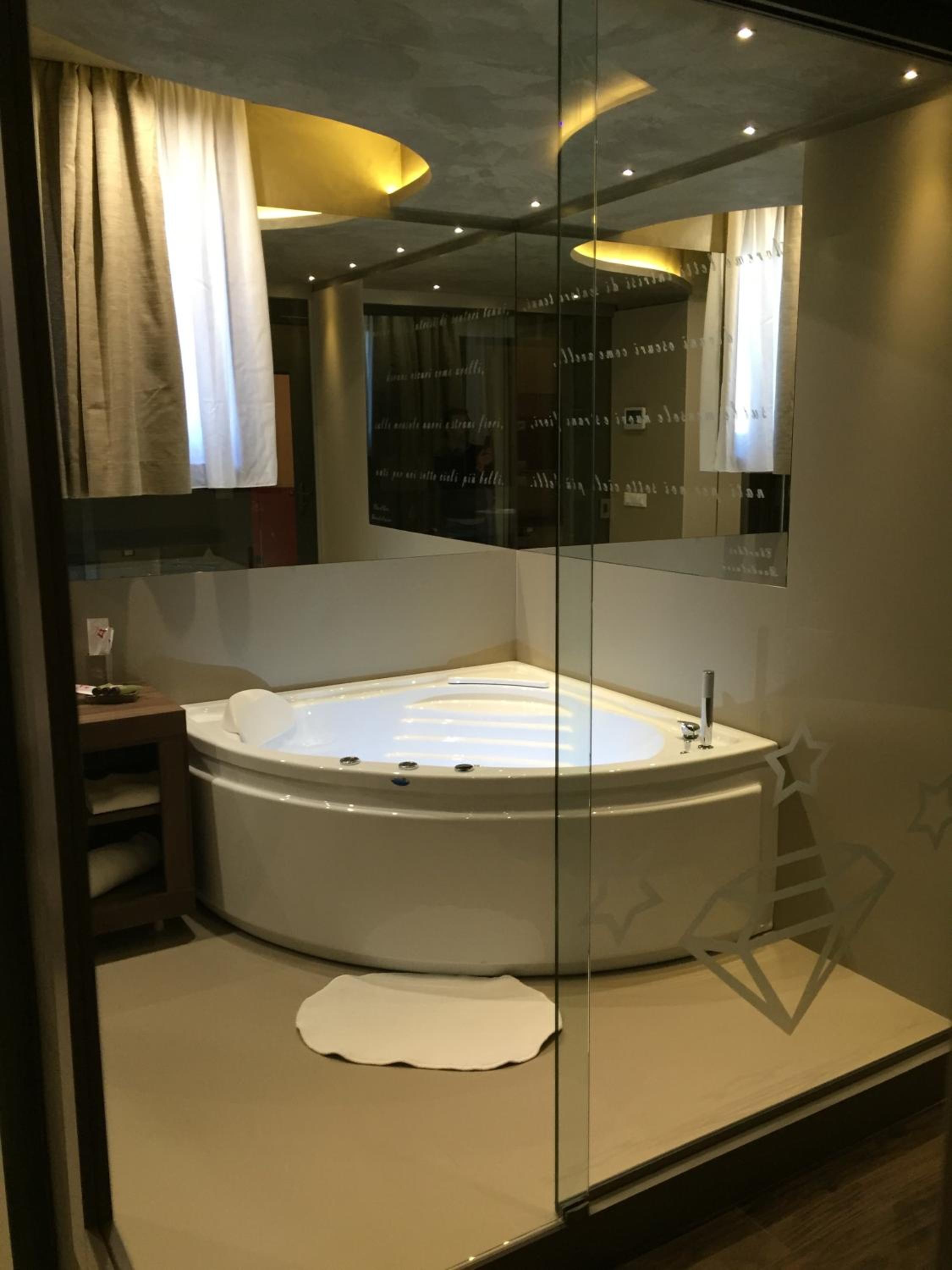 Royal Suite - Photo 12