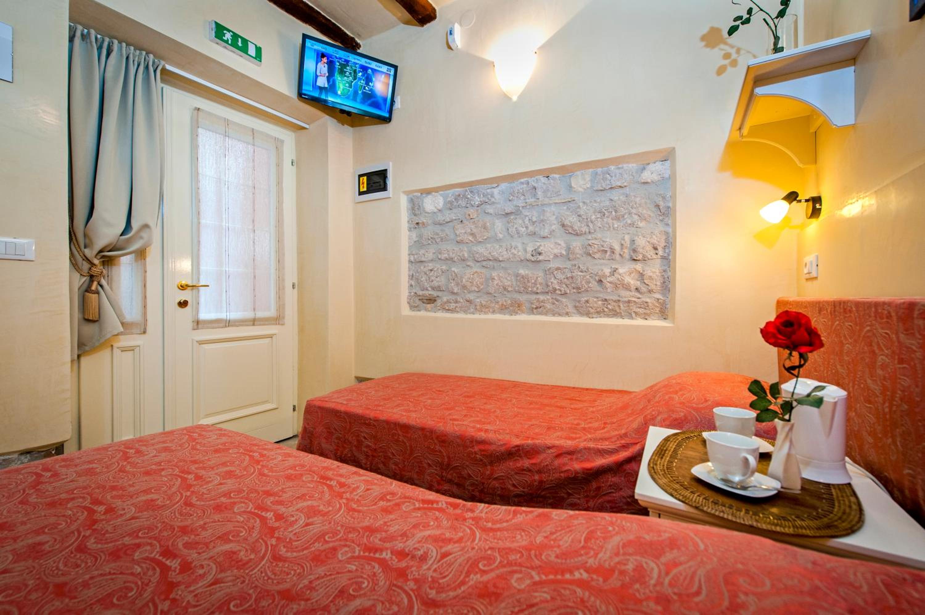 Economy Double Room - Photo 2