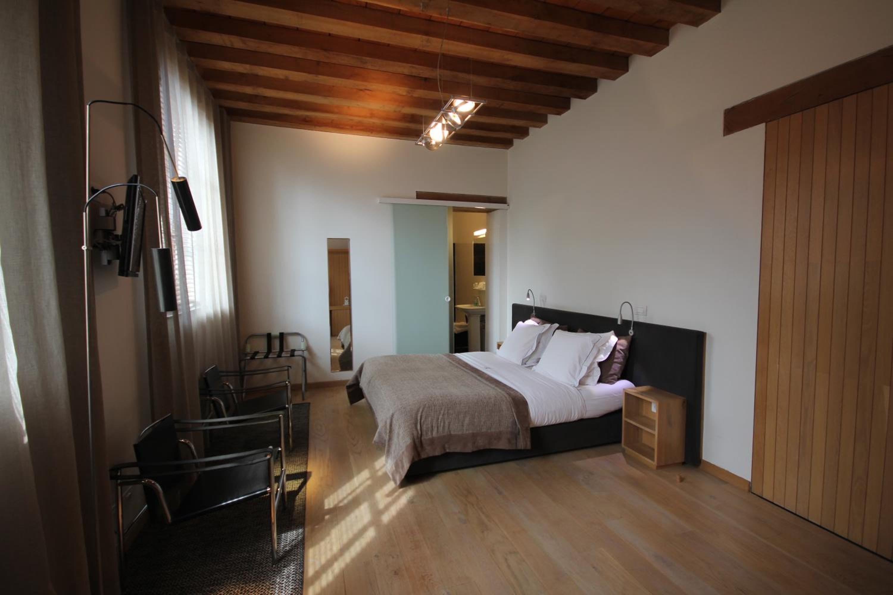 Standard Double Room - Photo 2