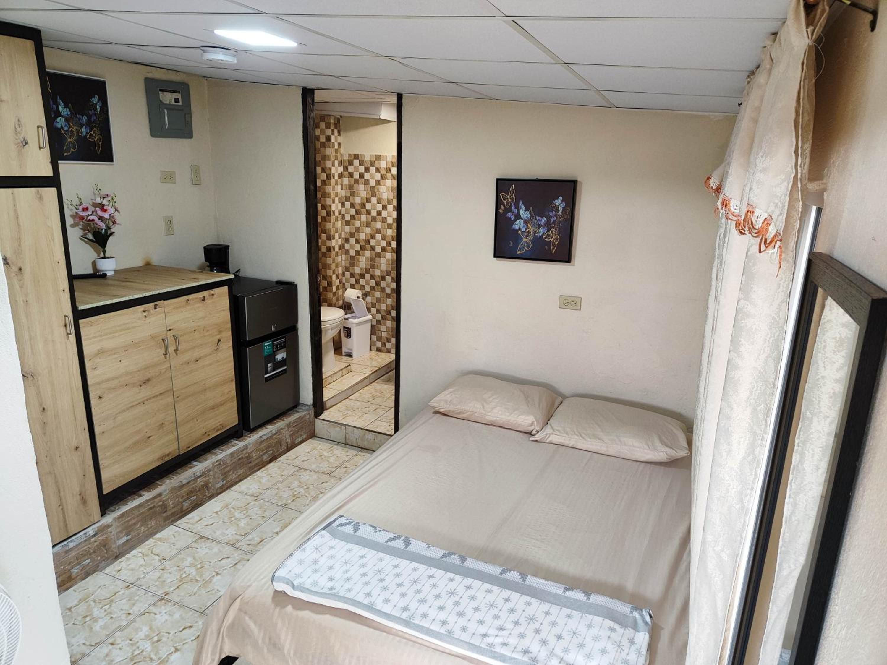 Economy Double Room photo 2