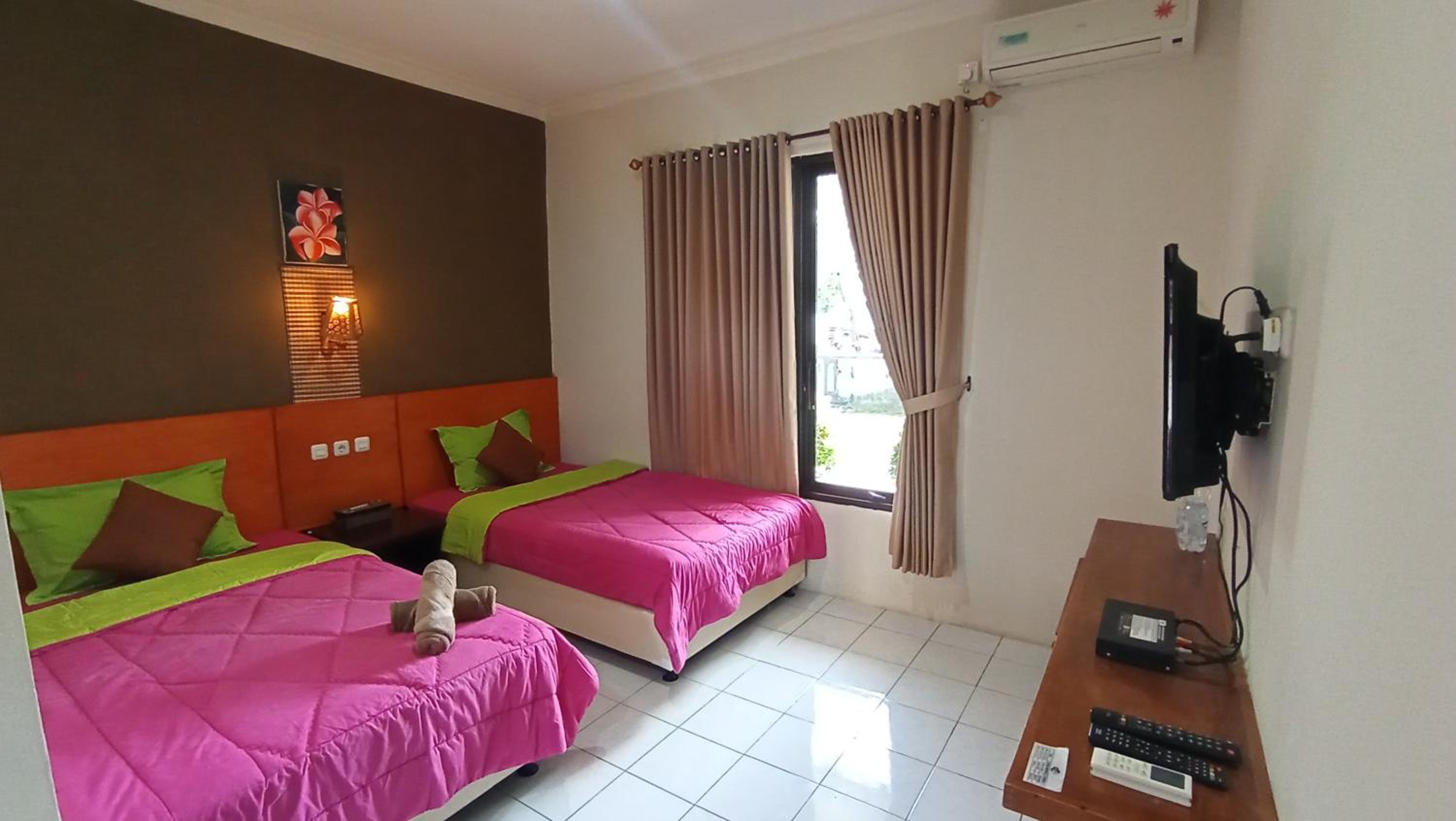 Deluxe Twin Room with Sea View photo 1