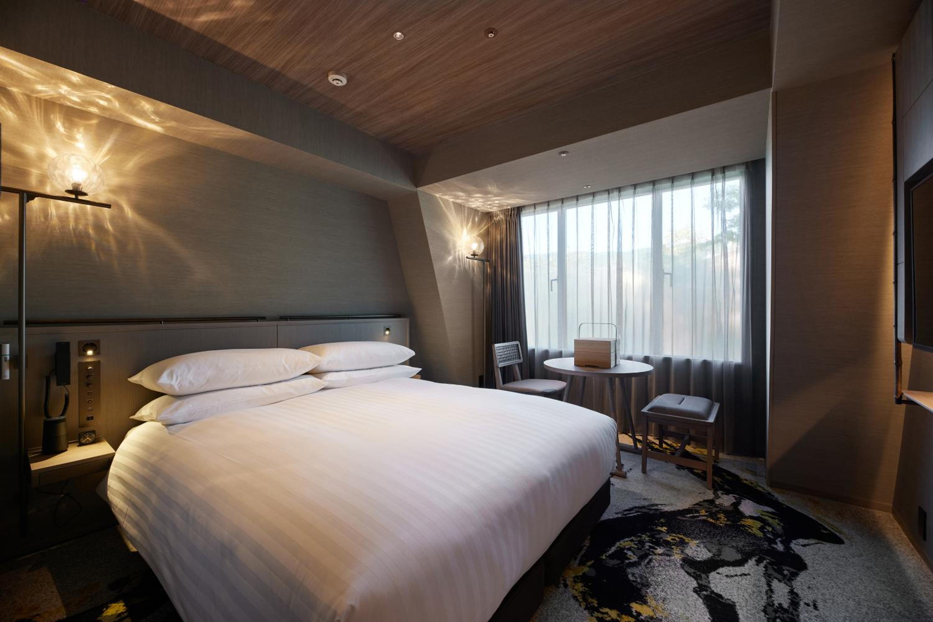 Deluxe Queen Room - Photo 6