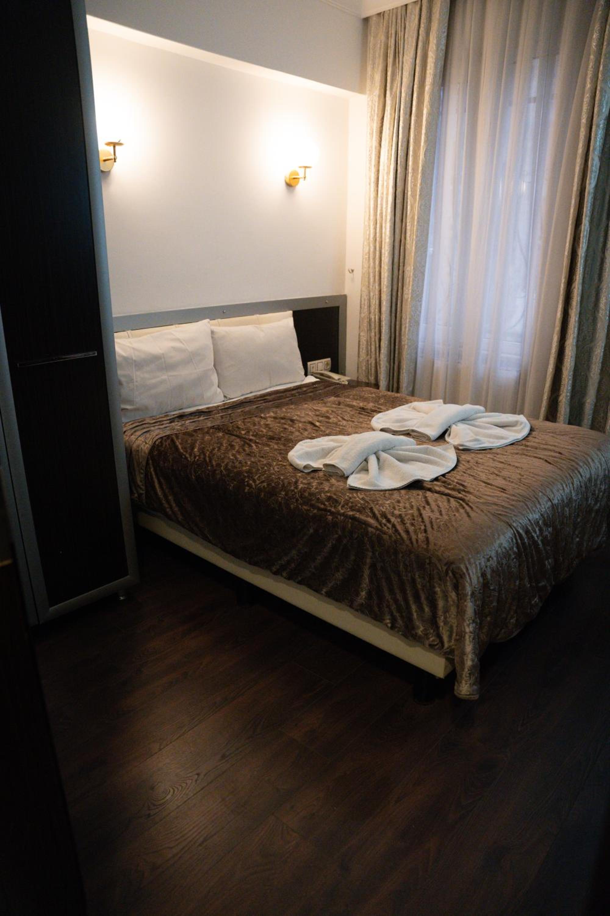 Standard Double or Twin Room photo 1