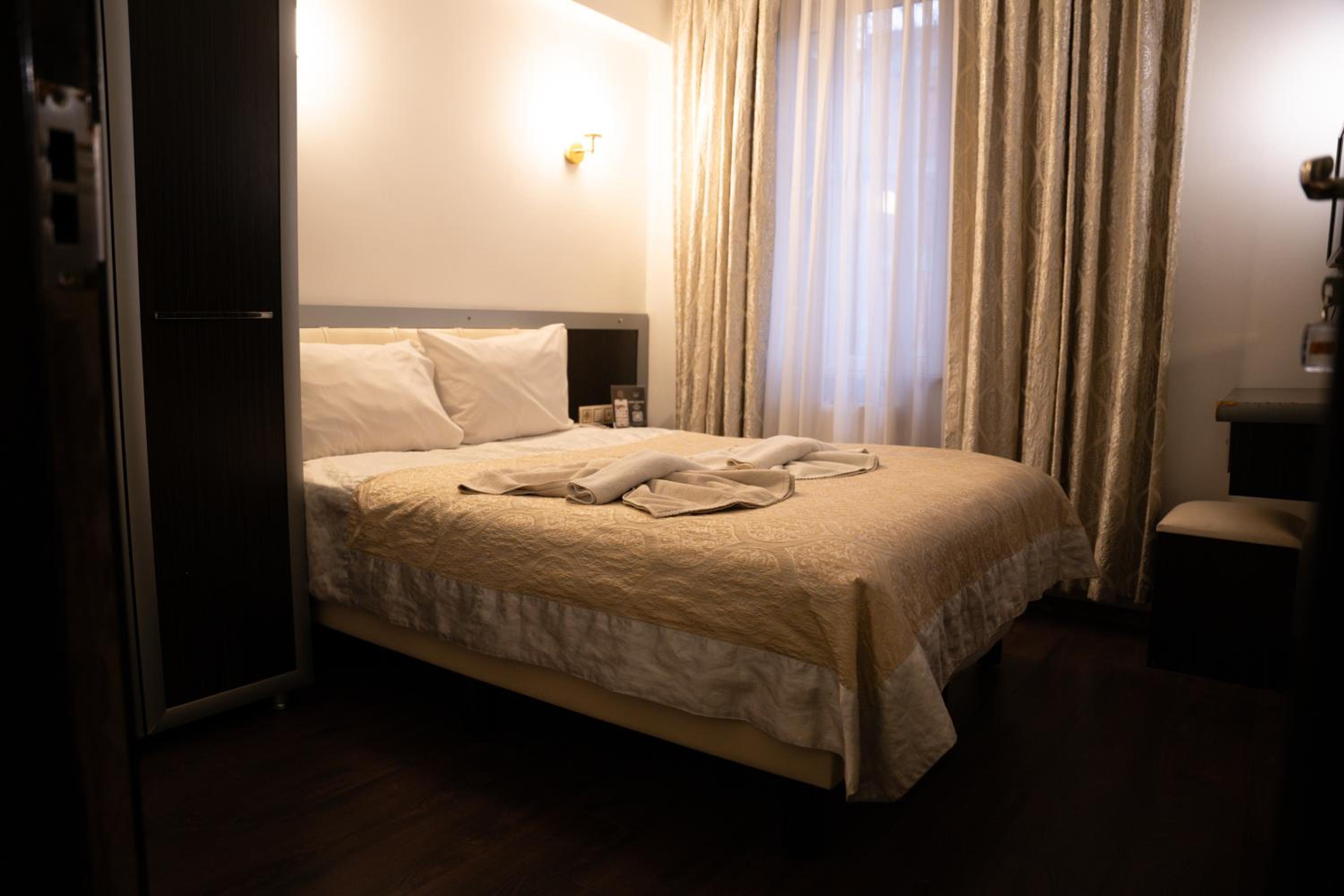 Standard Double or Twin Room photo 2