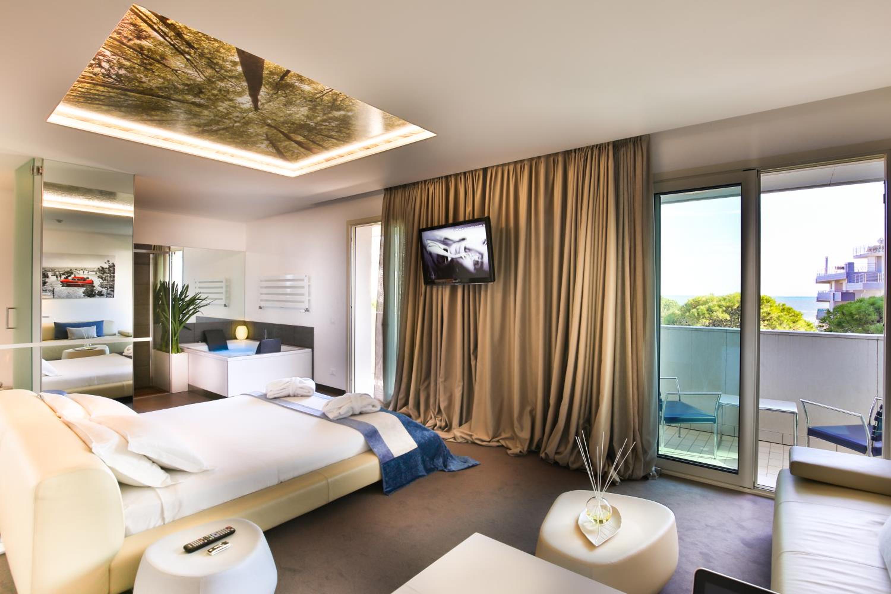 Royal Suite with Beach Access photo 2