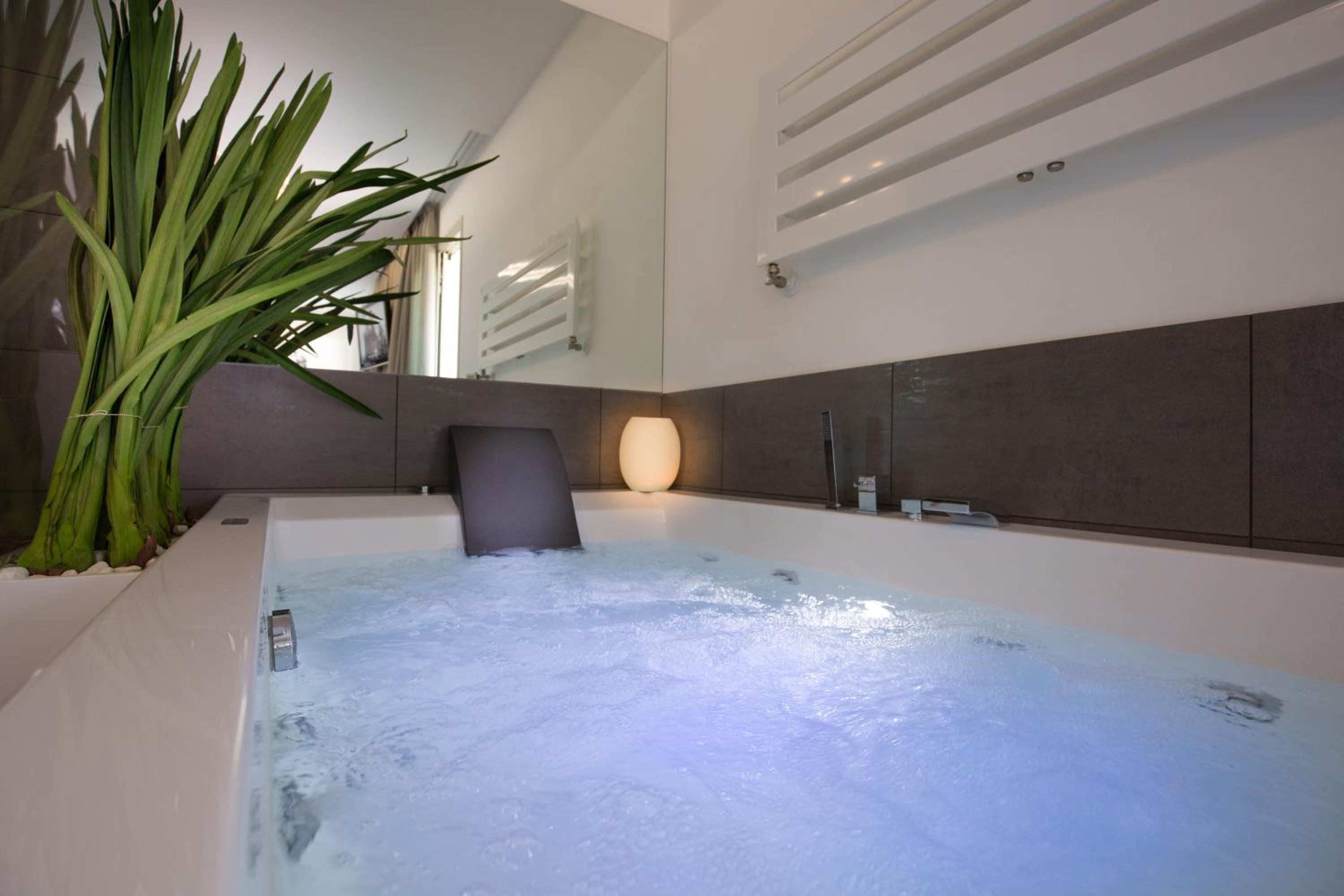 Royal Suite with Beach Access photo 3