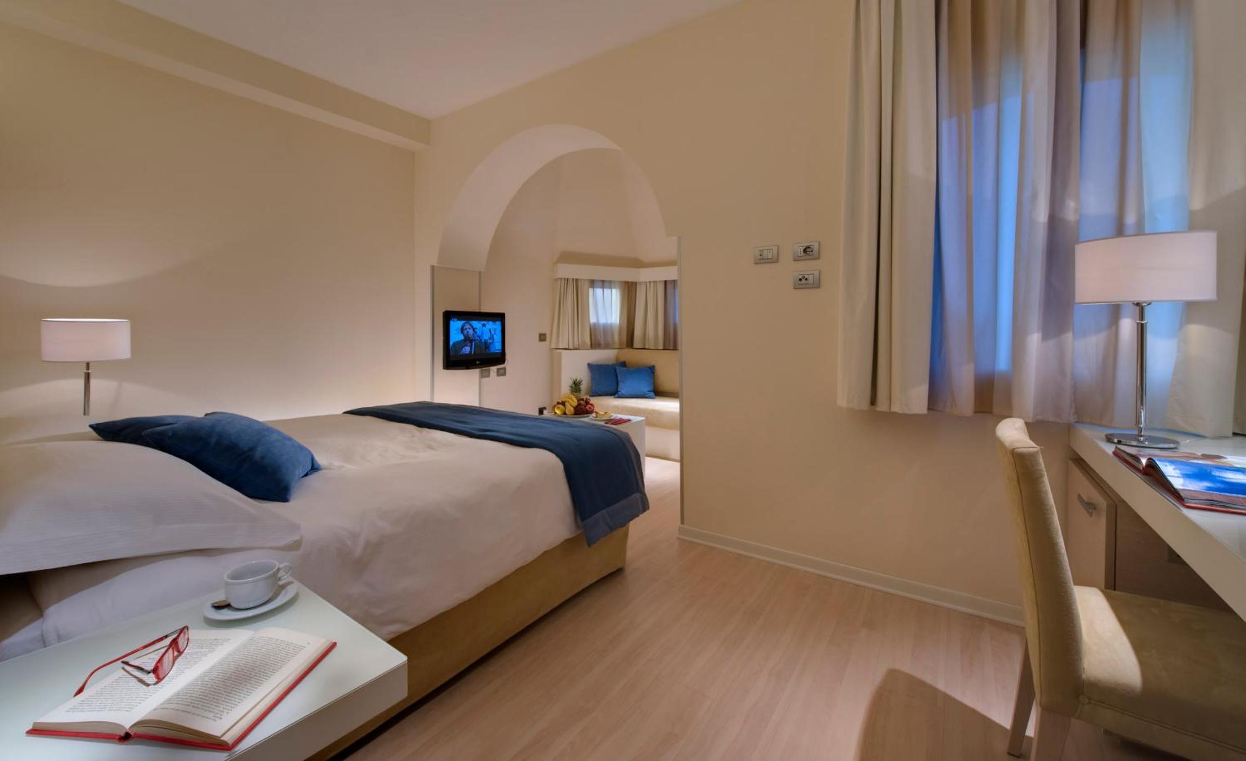 Double Room - Photo 8