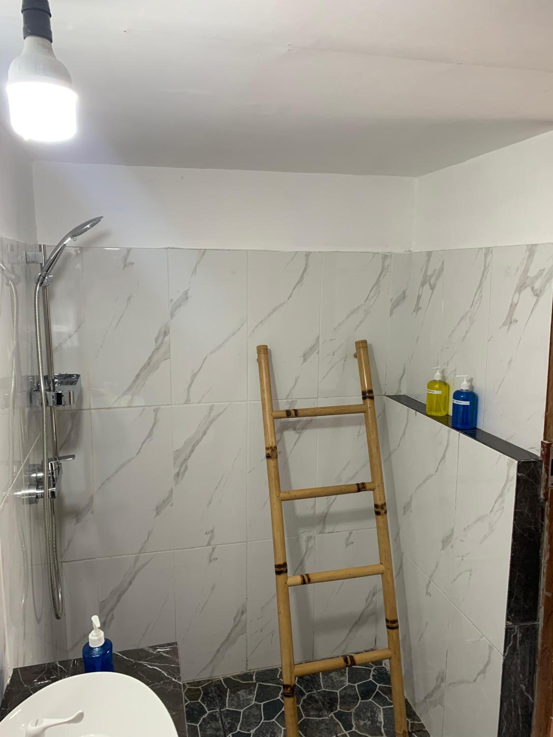 Single Room with Bathroom photo 2