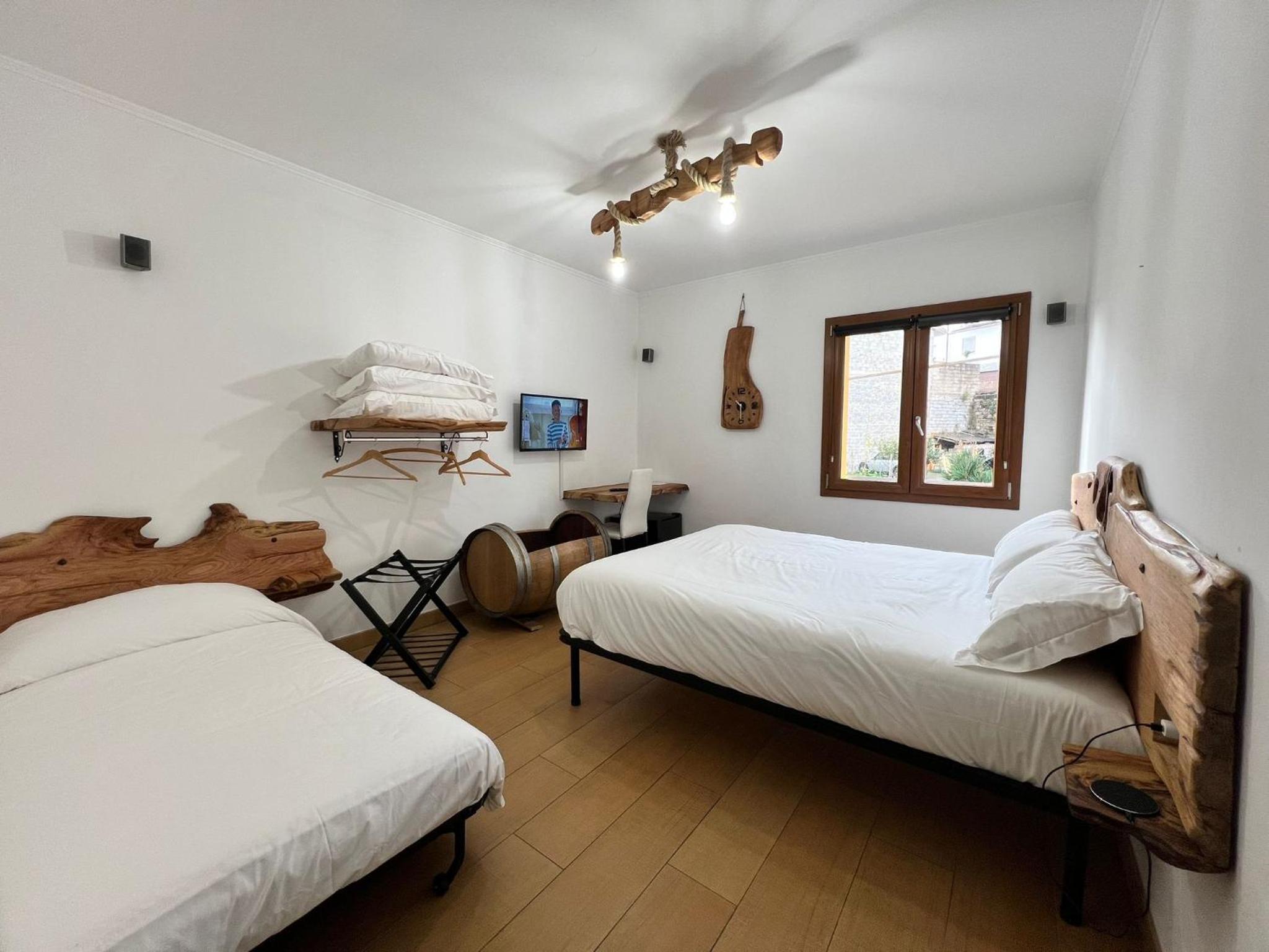 Deluxe Room (2 Adults + 1 Child)