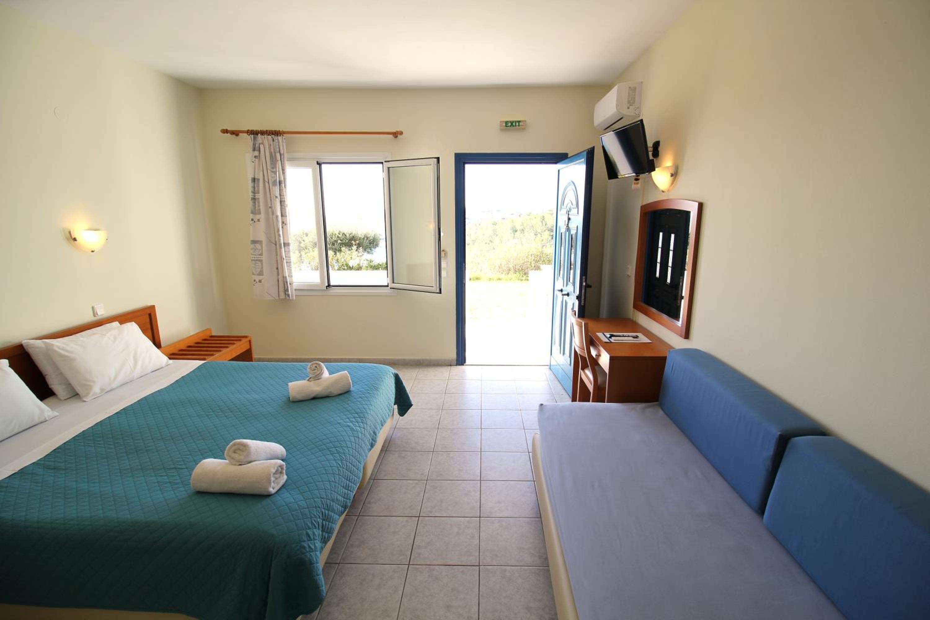 Standard Triple Room with Sea View
