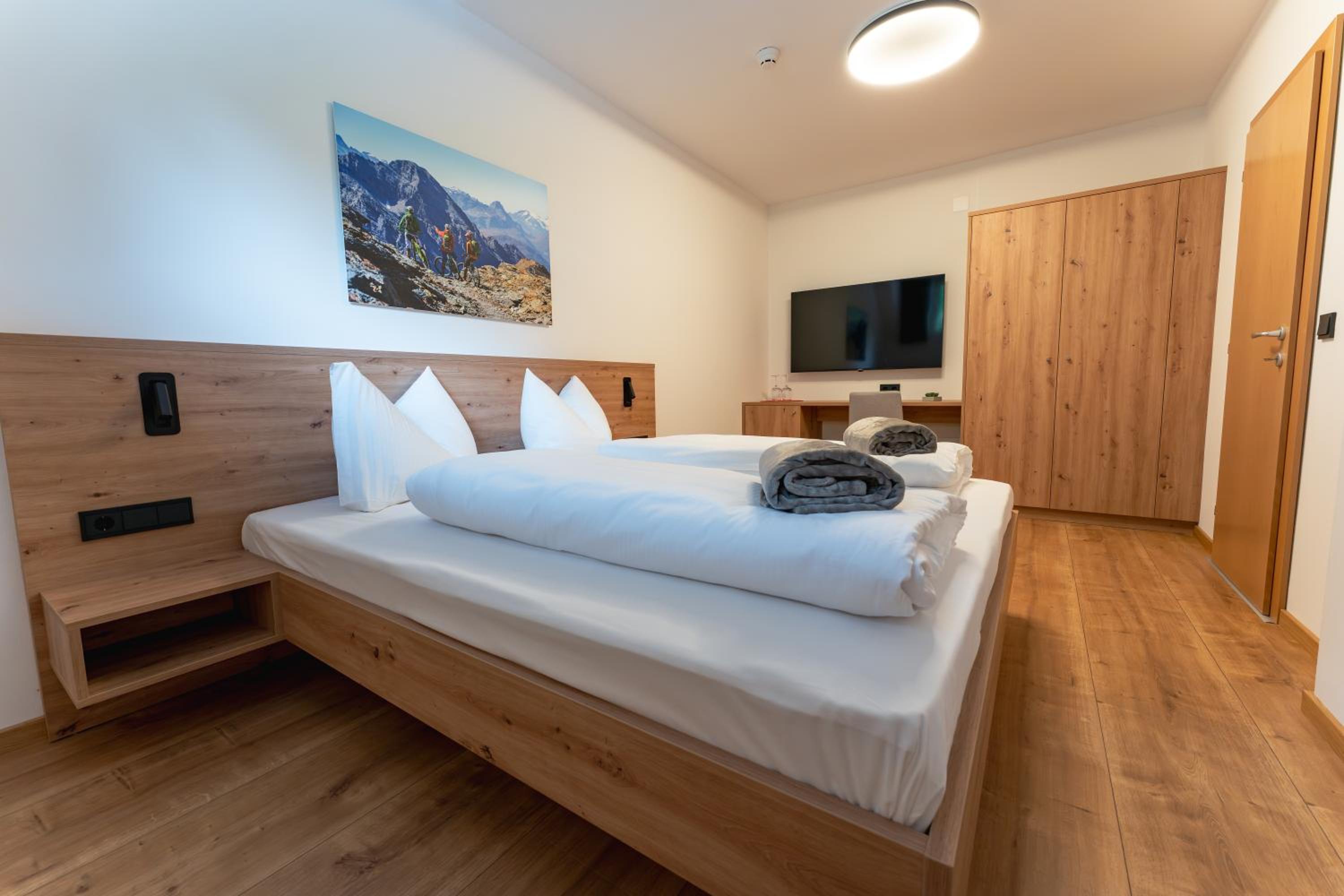 Quadruple Room with Street View photo 3