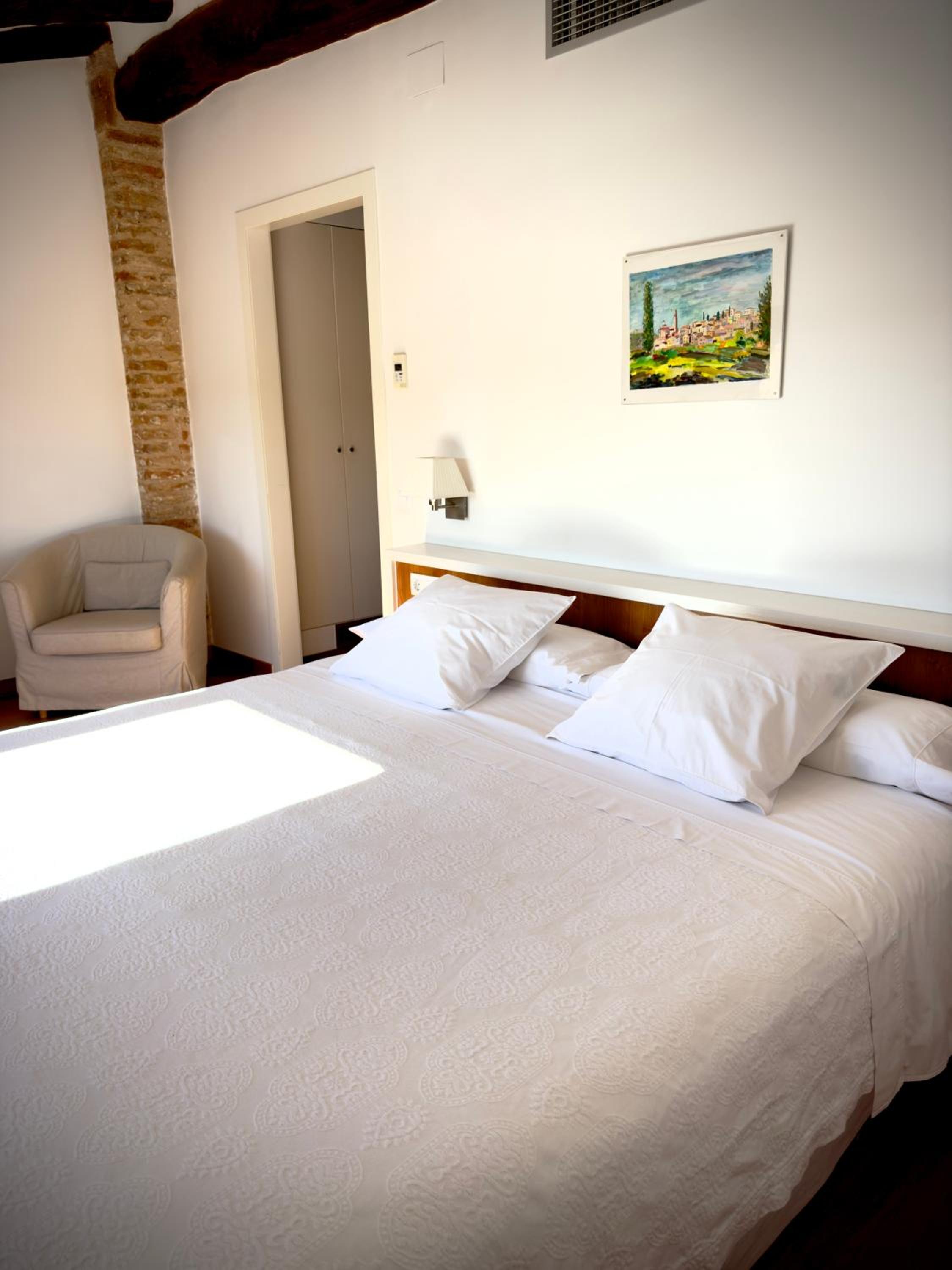 Double or Twin Room with Bathroom