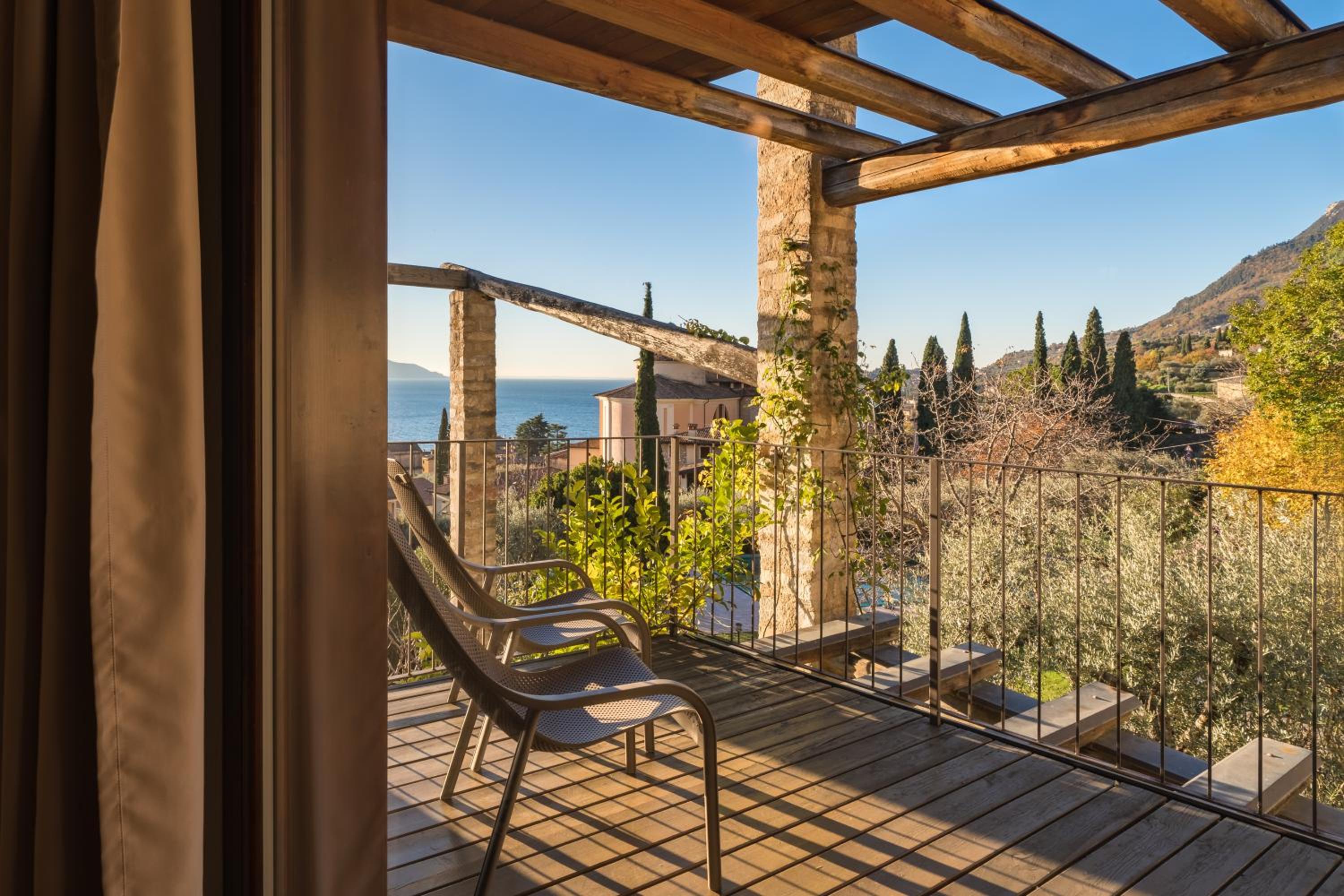 Two-Bedroom Apartment with Lake View