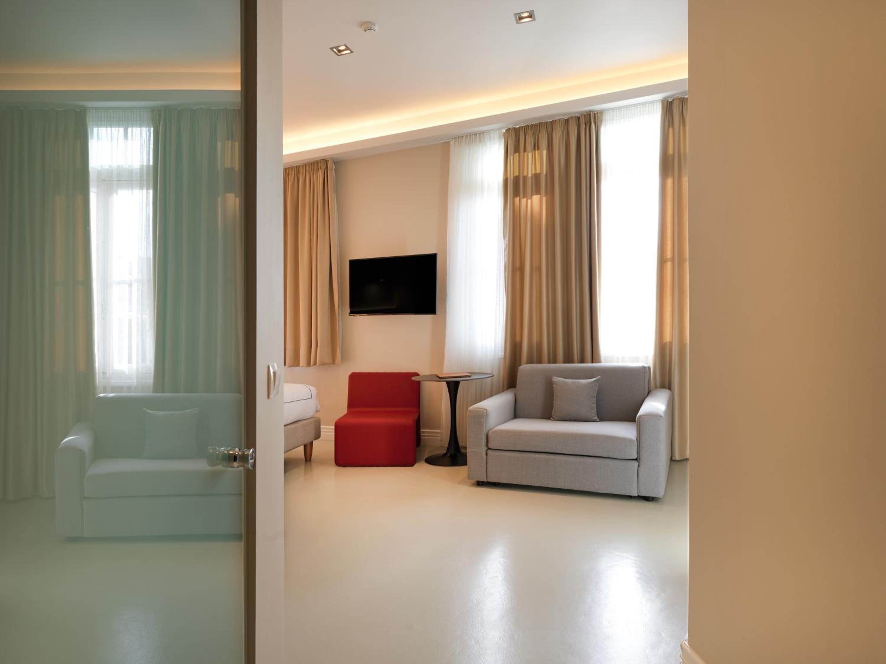 Deluxe Triple Suite with City View