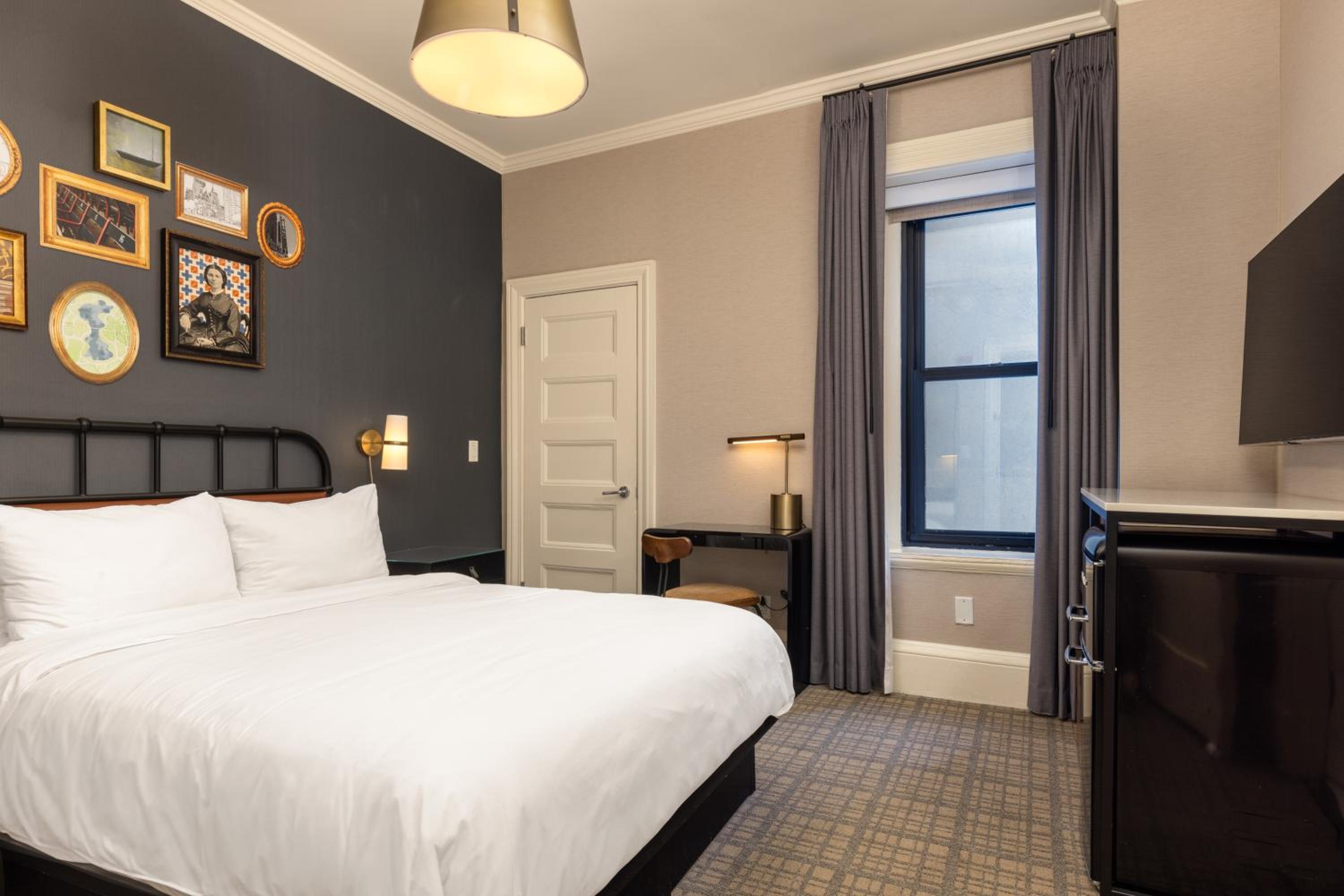 King Room with Roll-In Shower - Disability Access