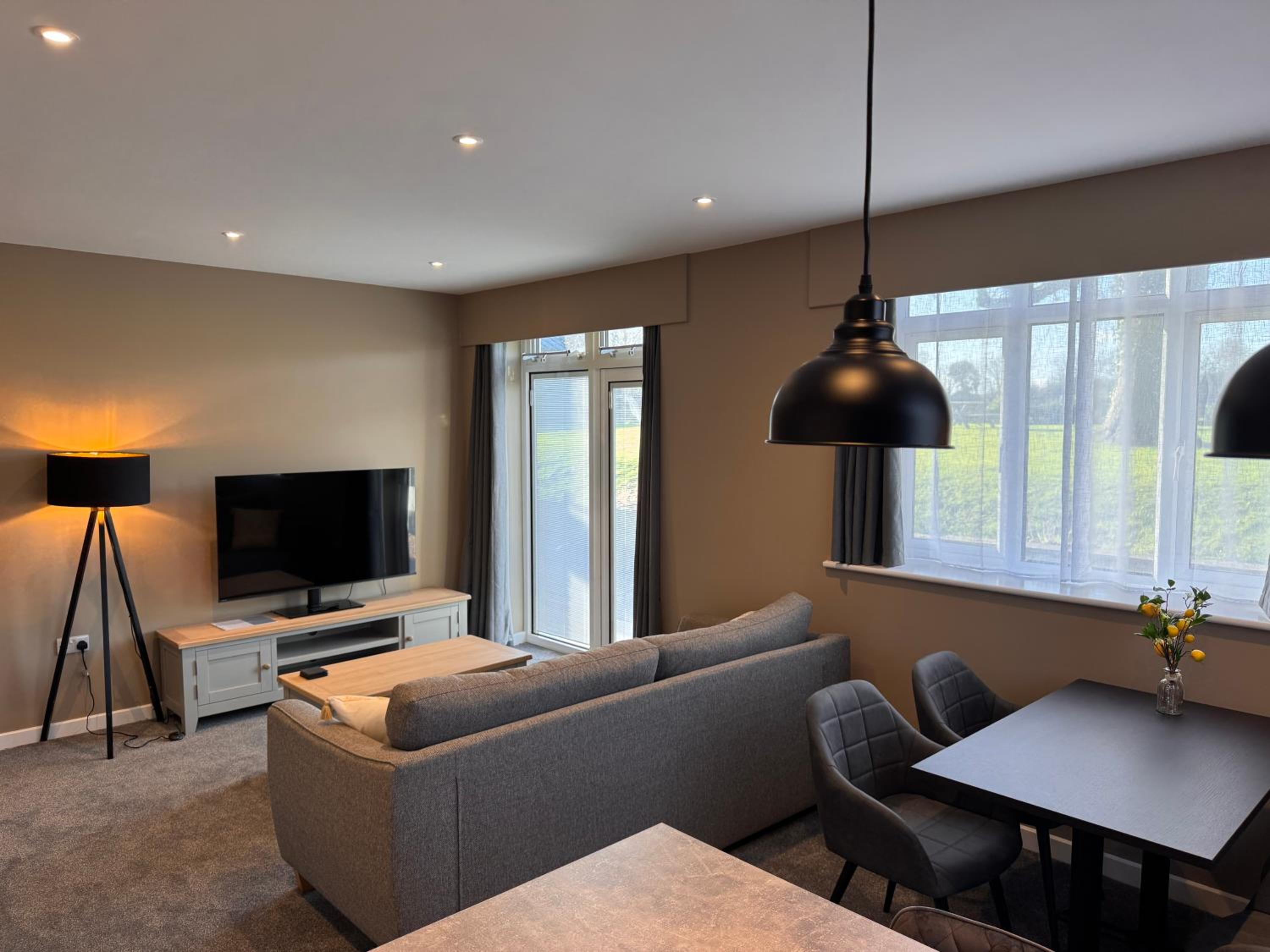 Two-Bedroom Suite - Photo 8