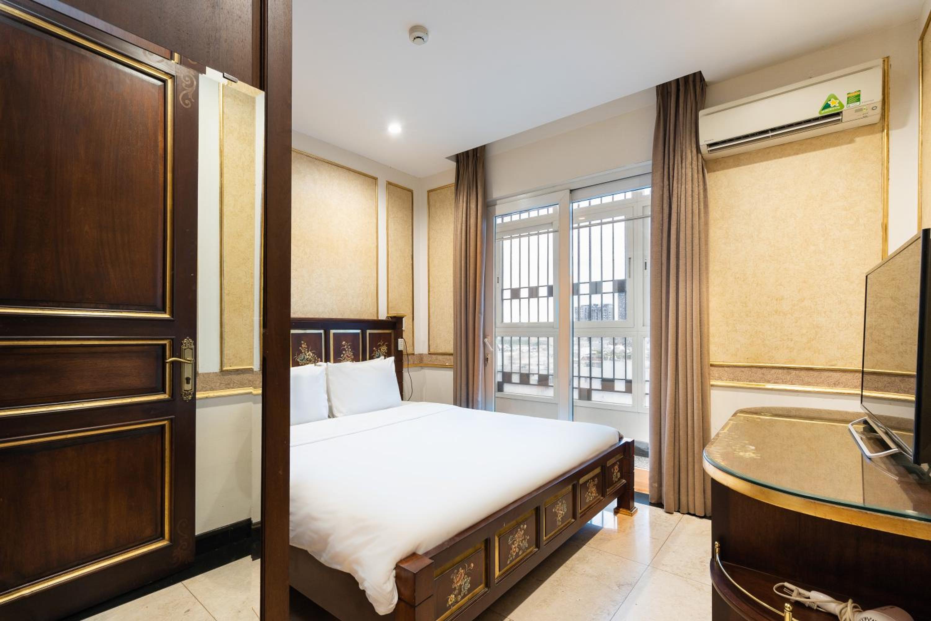 Suite with City View