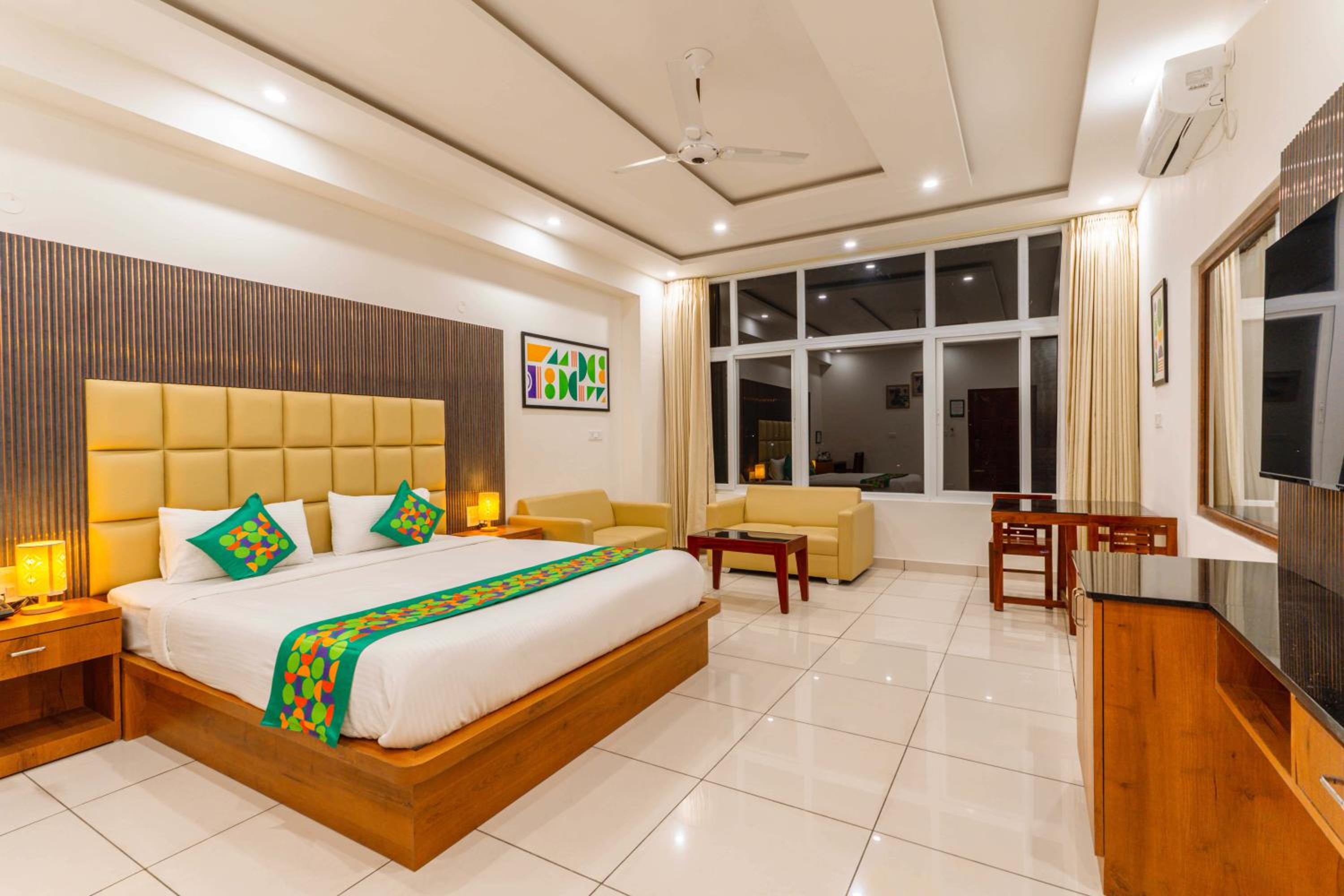 Superior Room with Bathtub