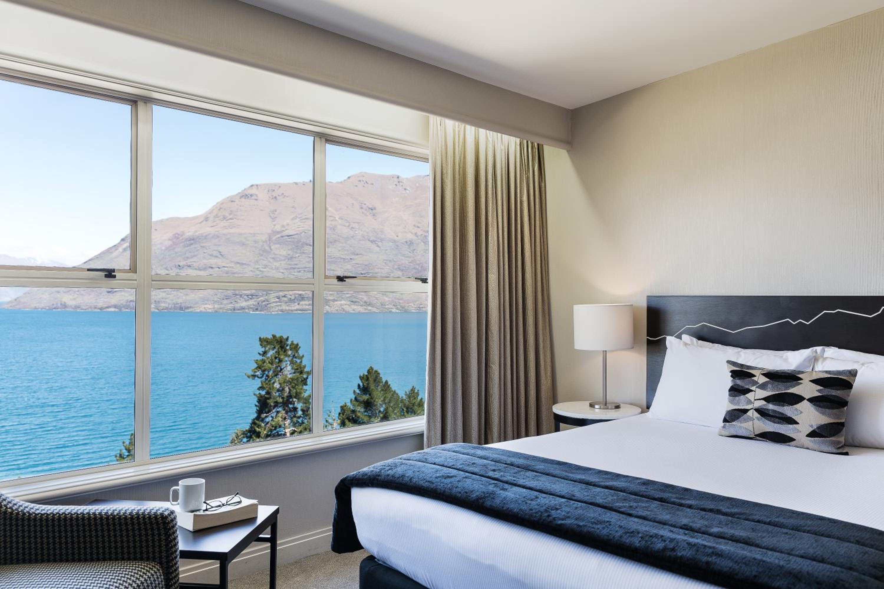 Superior Lake View Room with Two Queen Beds - Photo 4