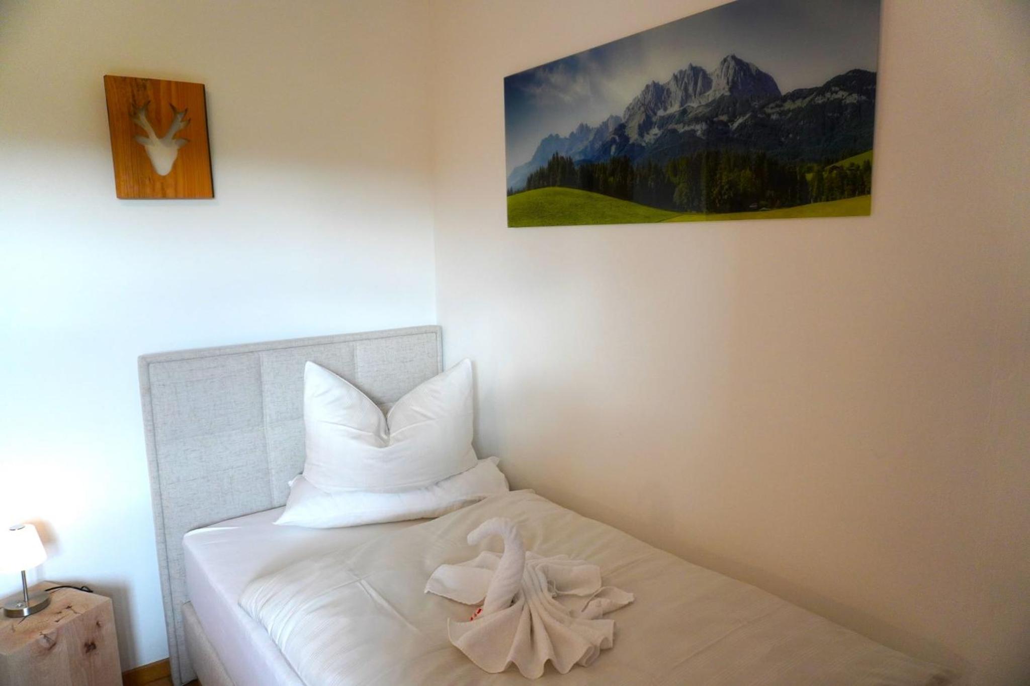 Two-Bedroom Apartment with Mountain View photo 2