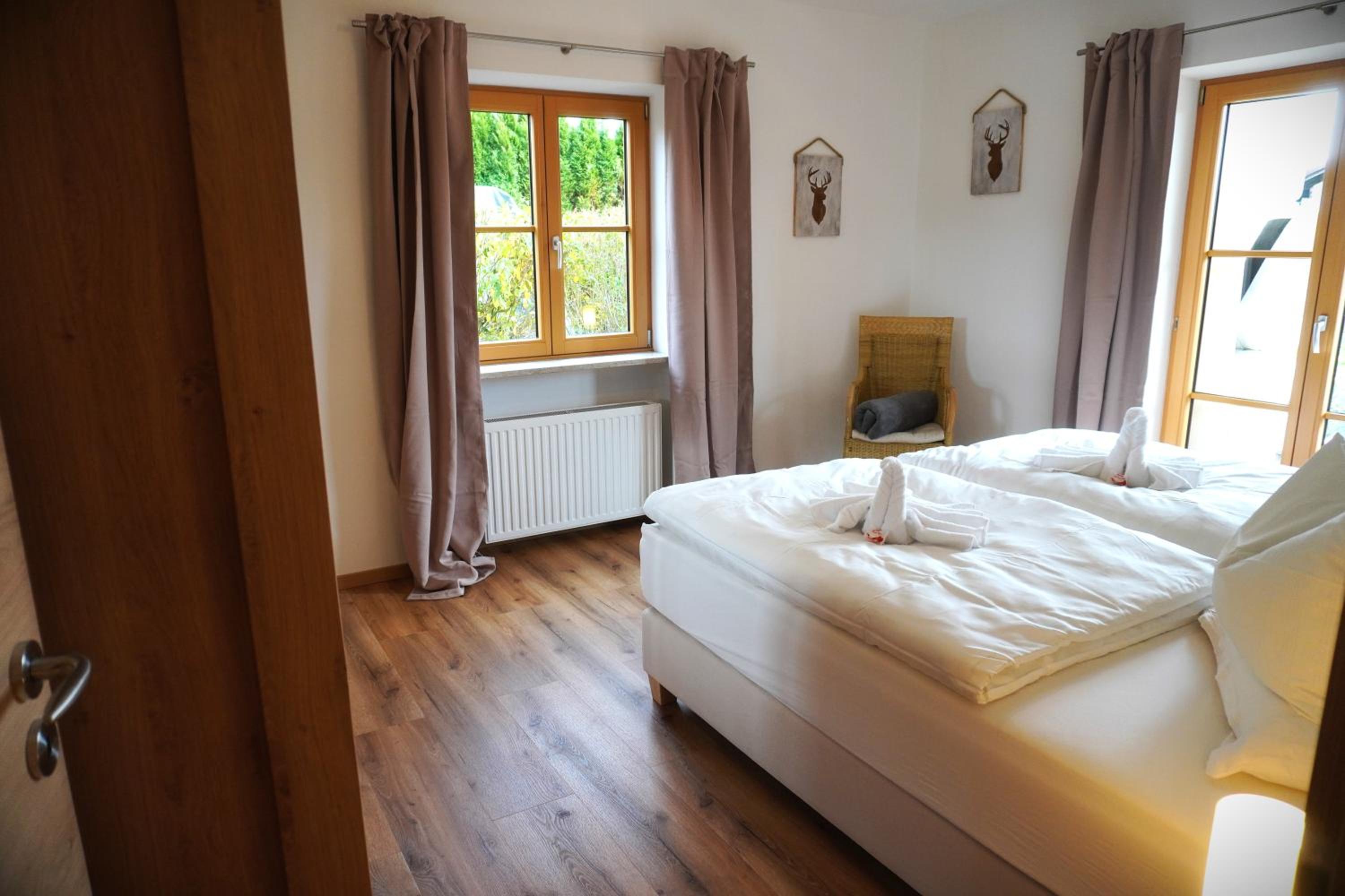Two-Bedroom Apartment with Mountain View photo 3