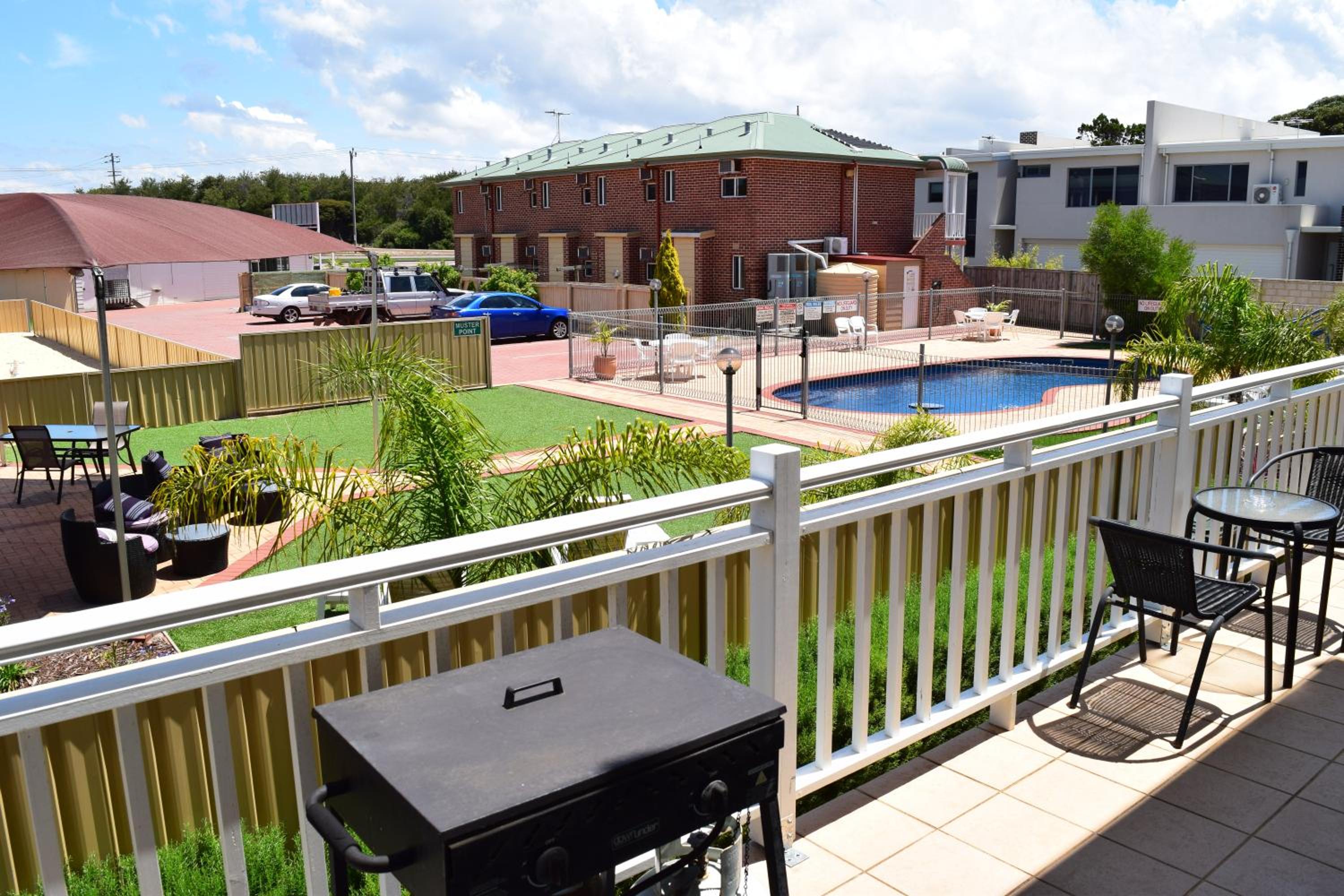 Pool View Suite photo 3