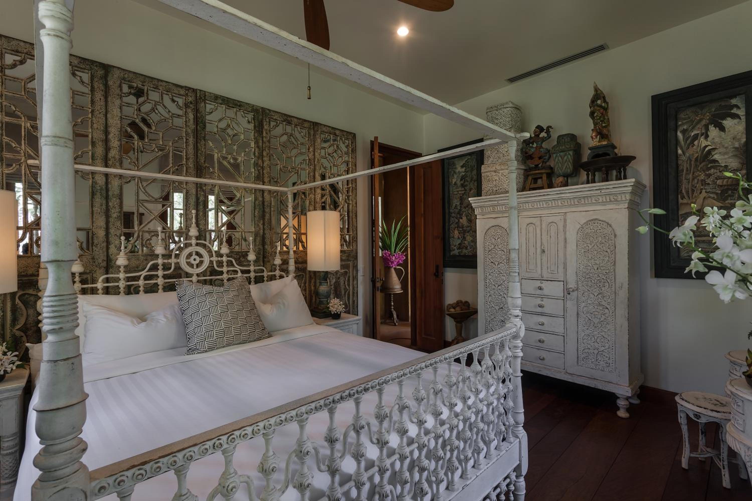 Suite with Mountain View