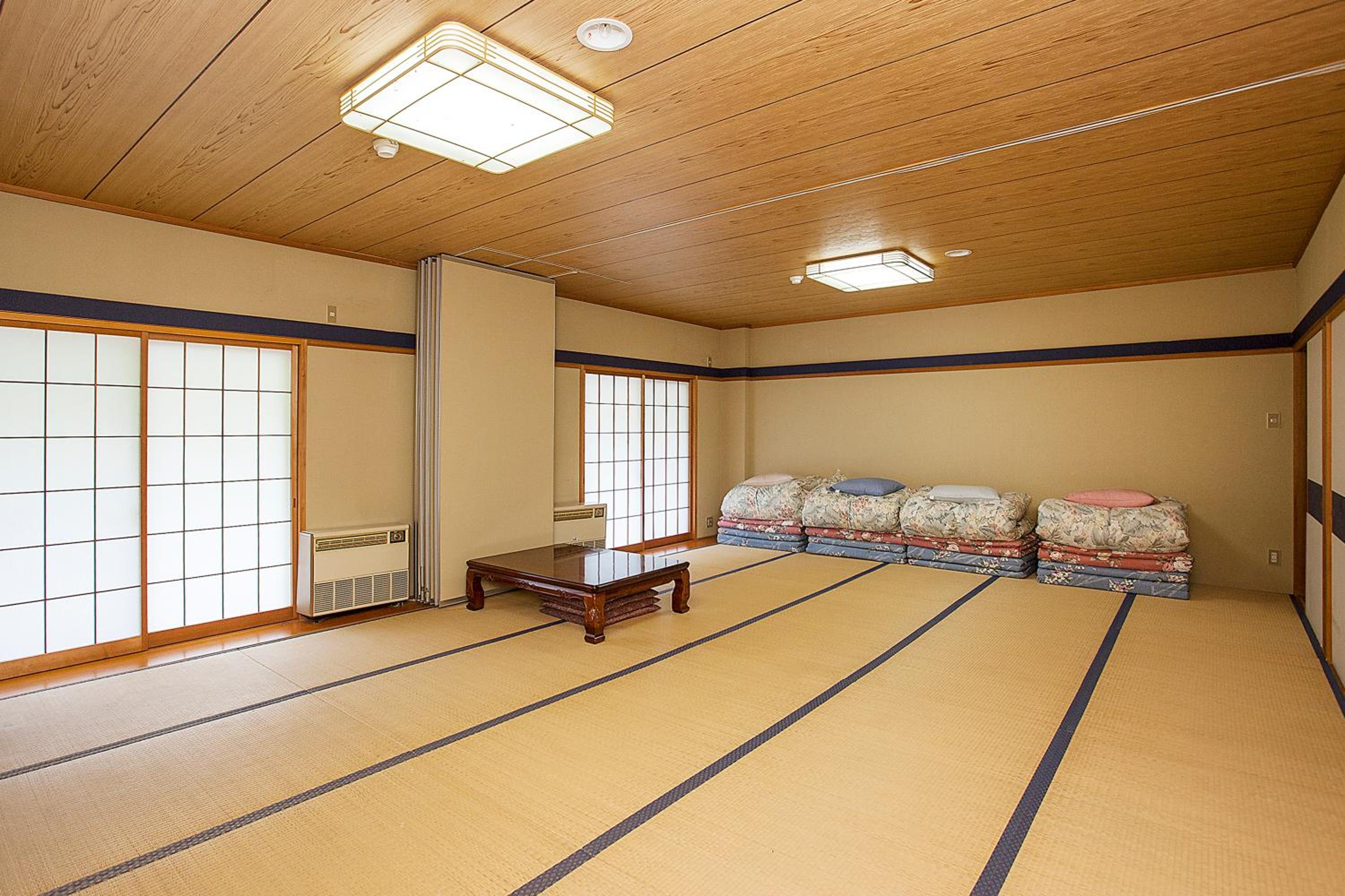 Group Room with Shared Bathroom - Non-Smoking