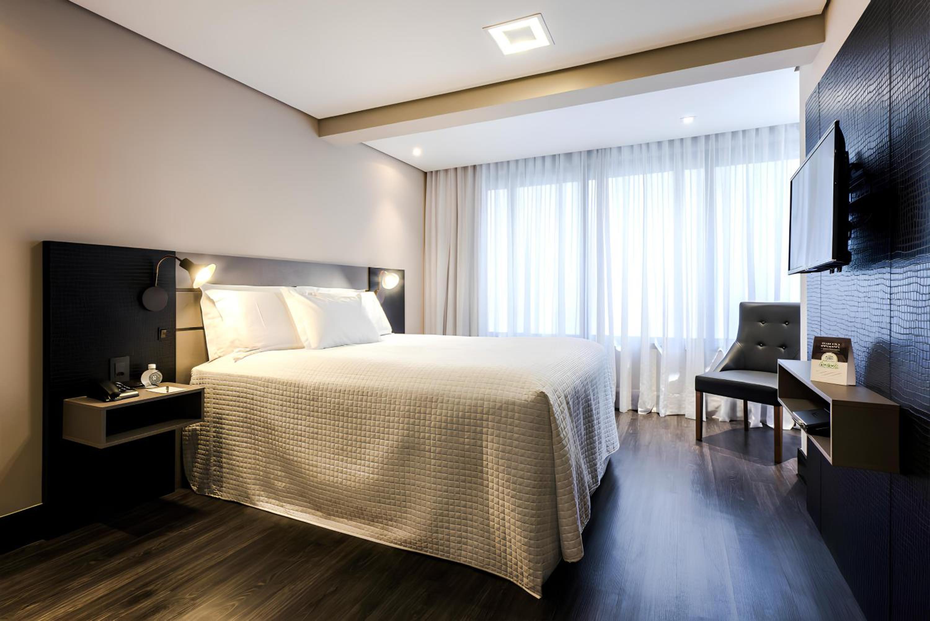 Standard Double Room (No Window) - Photo 7