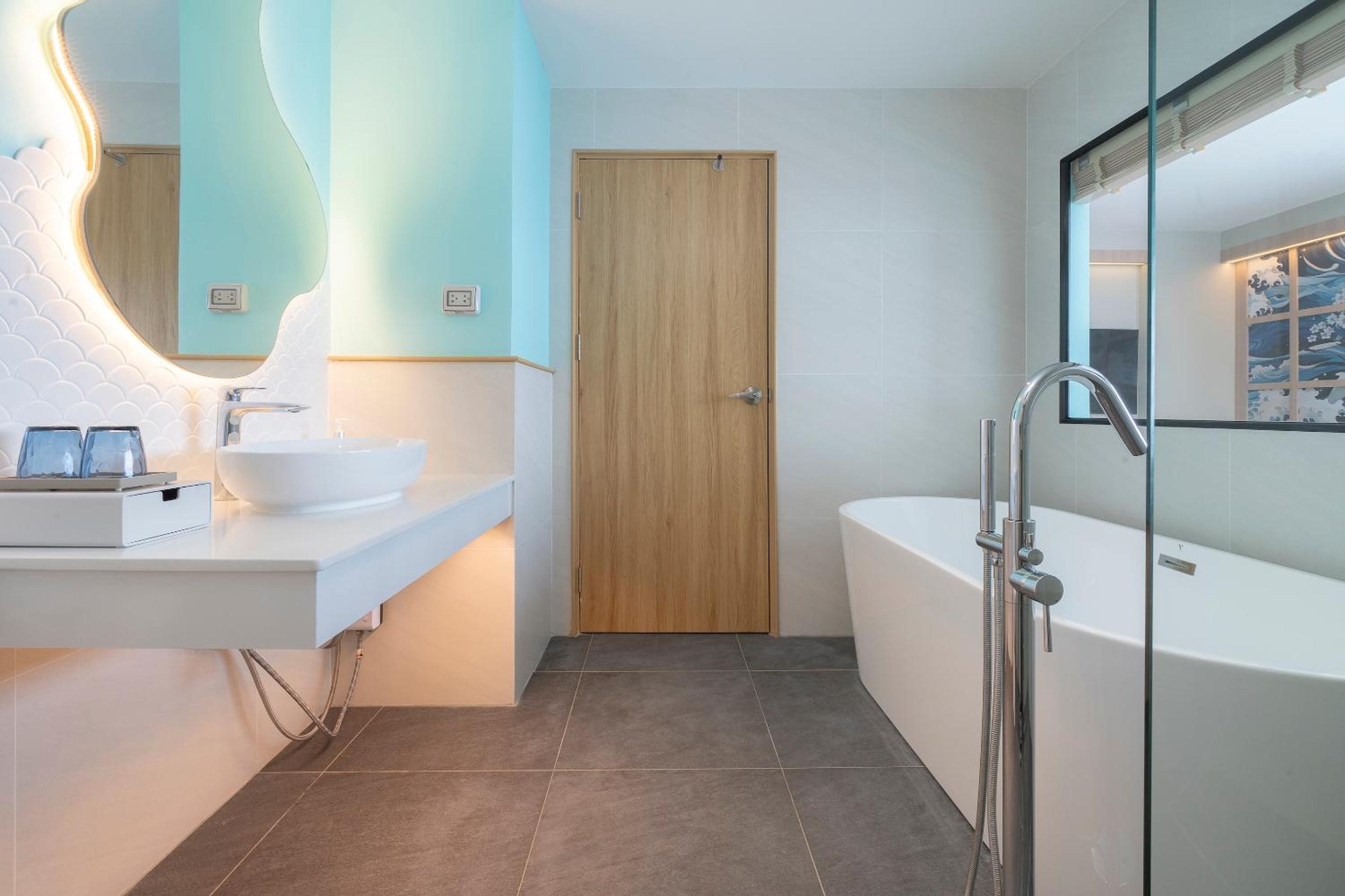 Premier Double Room with Bath Tub
