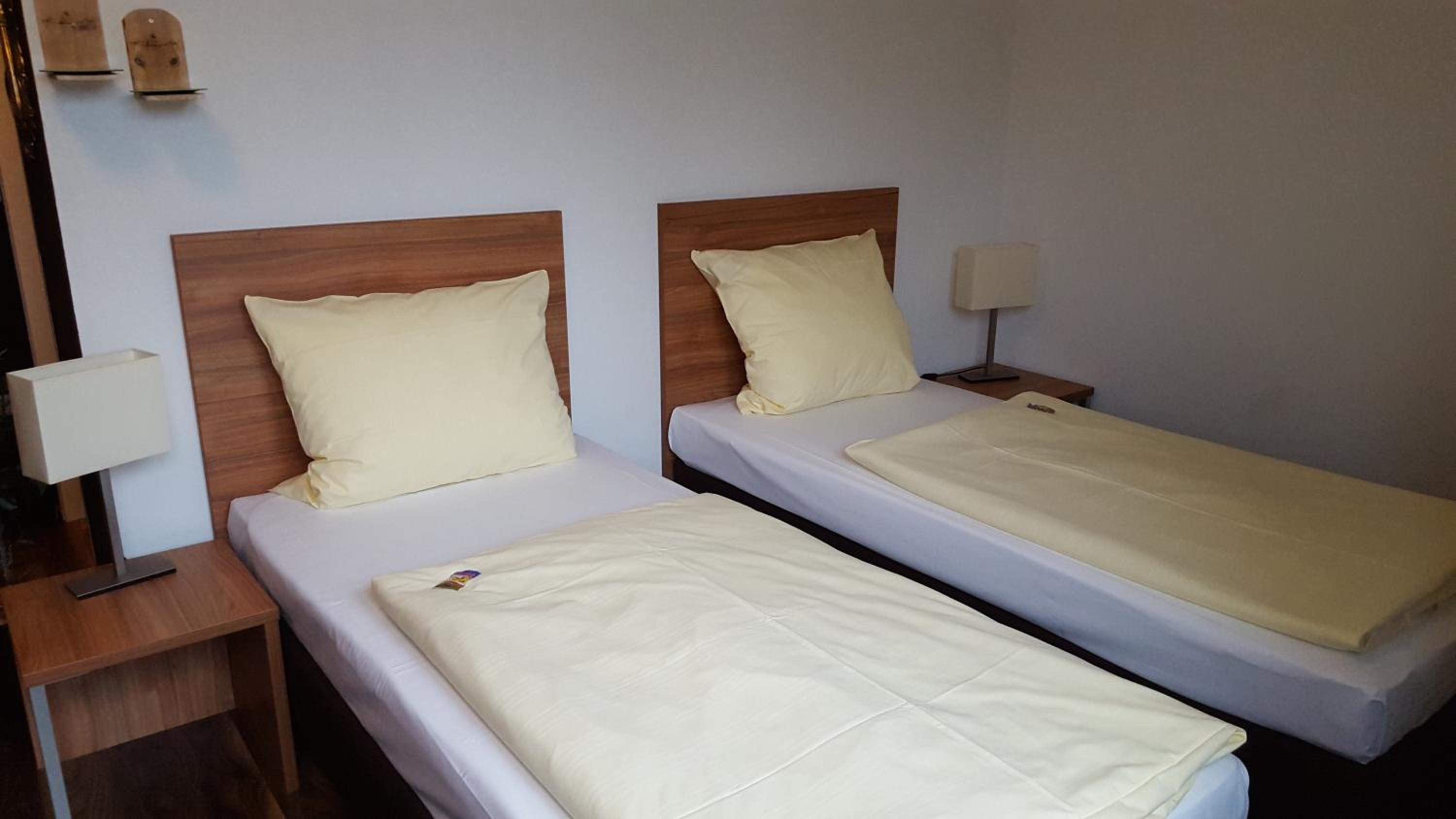 Standard Double Room - Photo 3