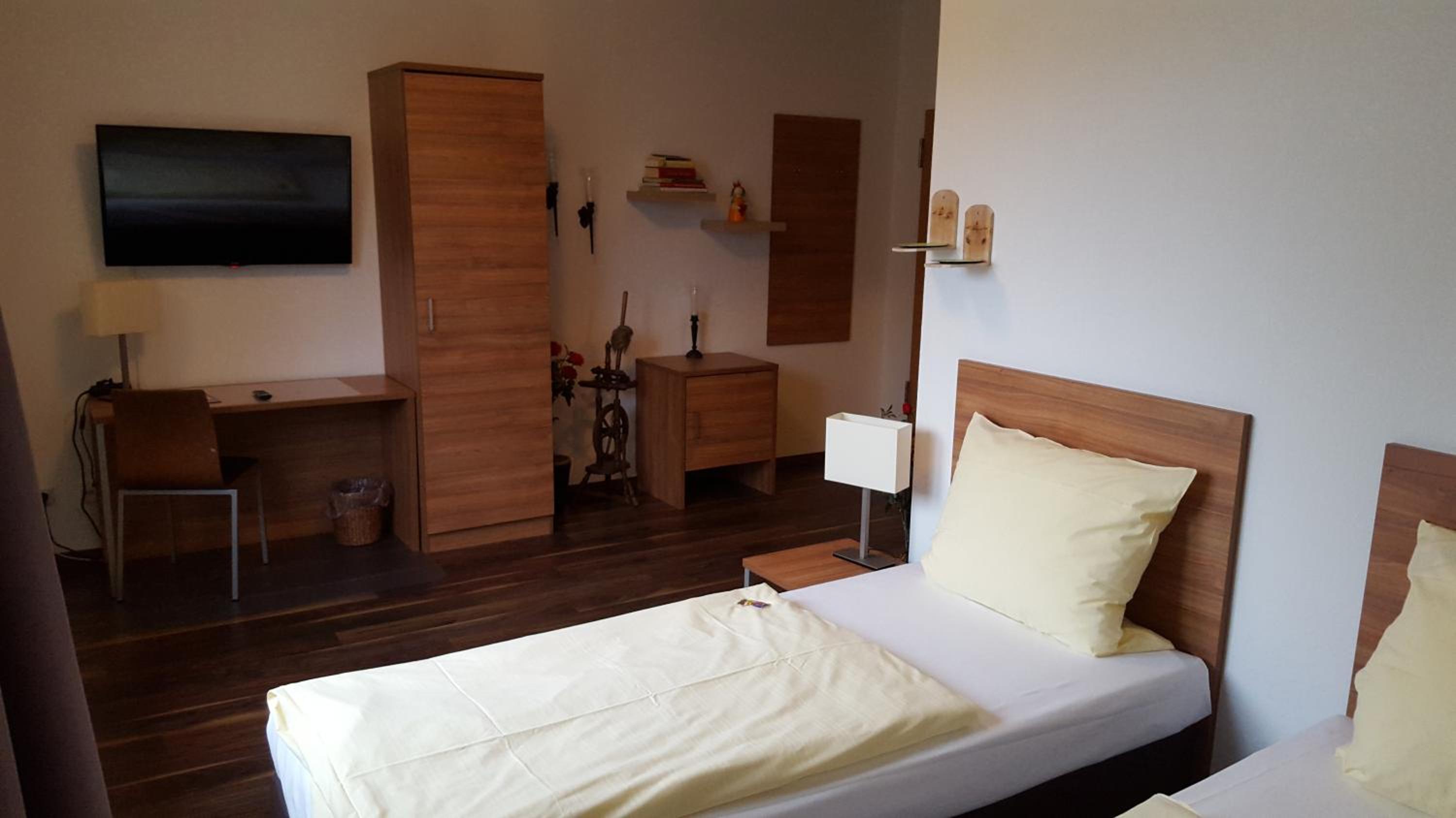 Standard Double Room - Photo 4