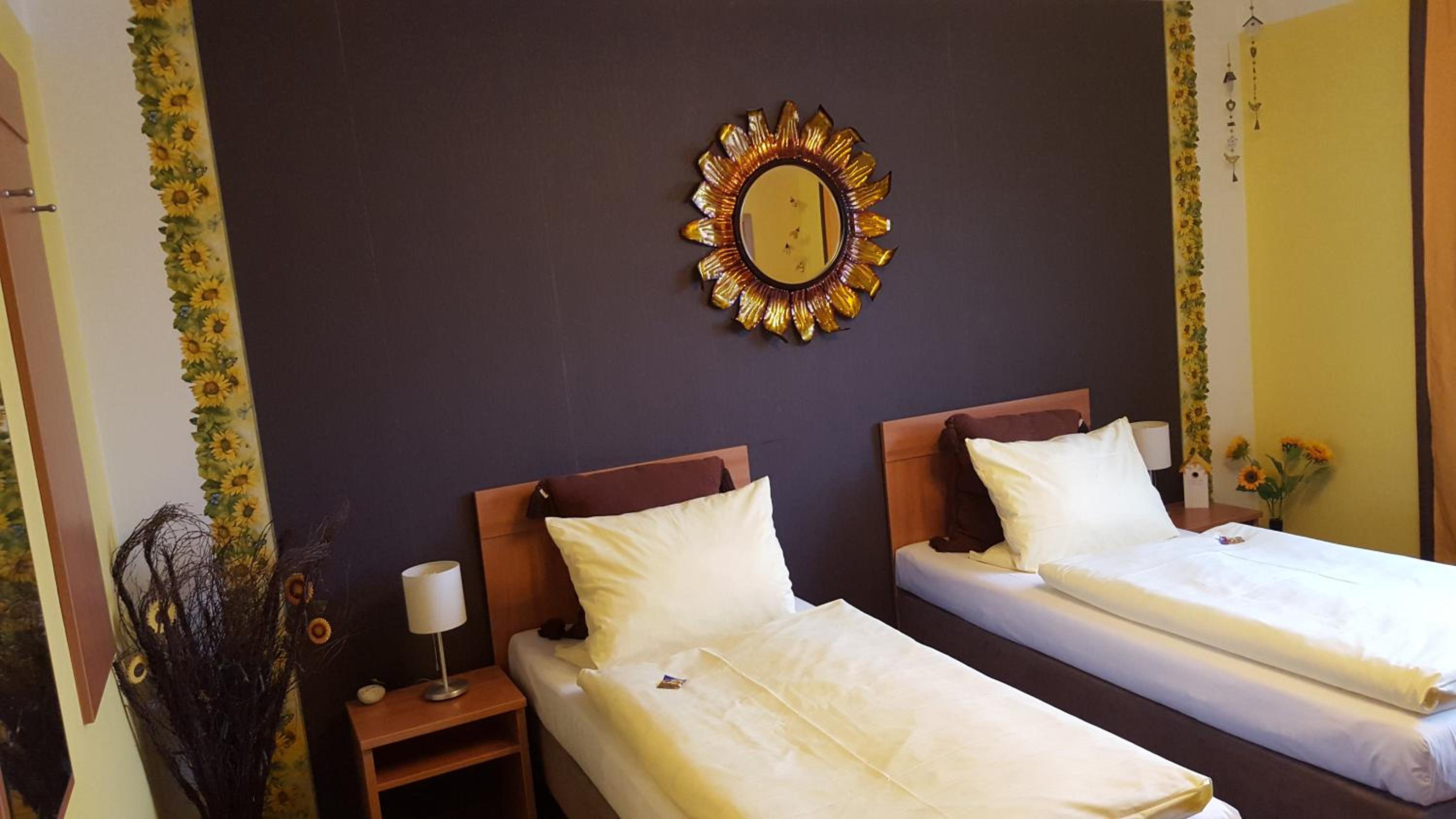 Standard Double Room - Photo 5