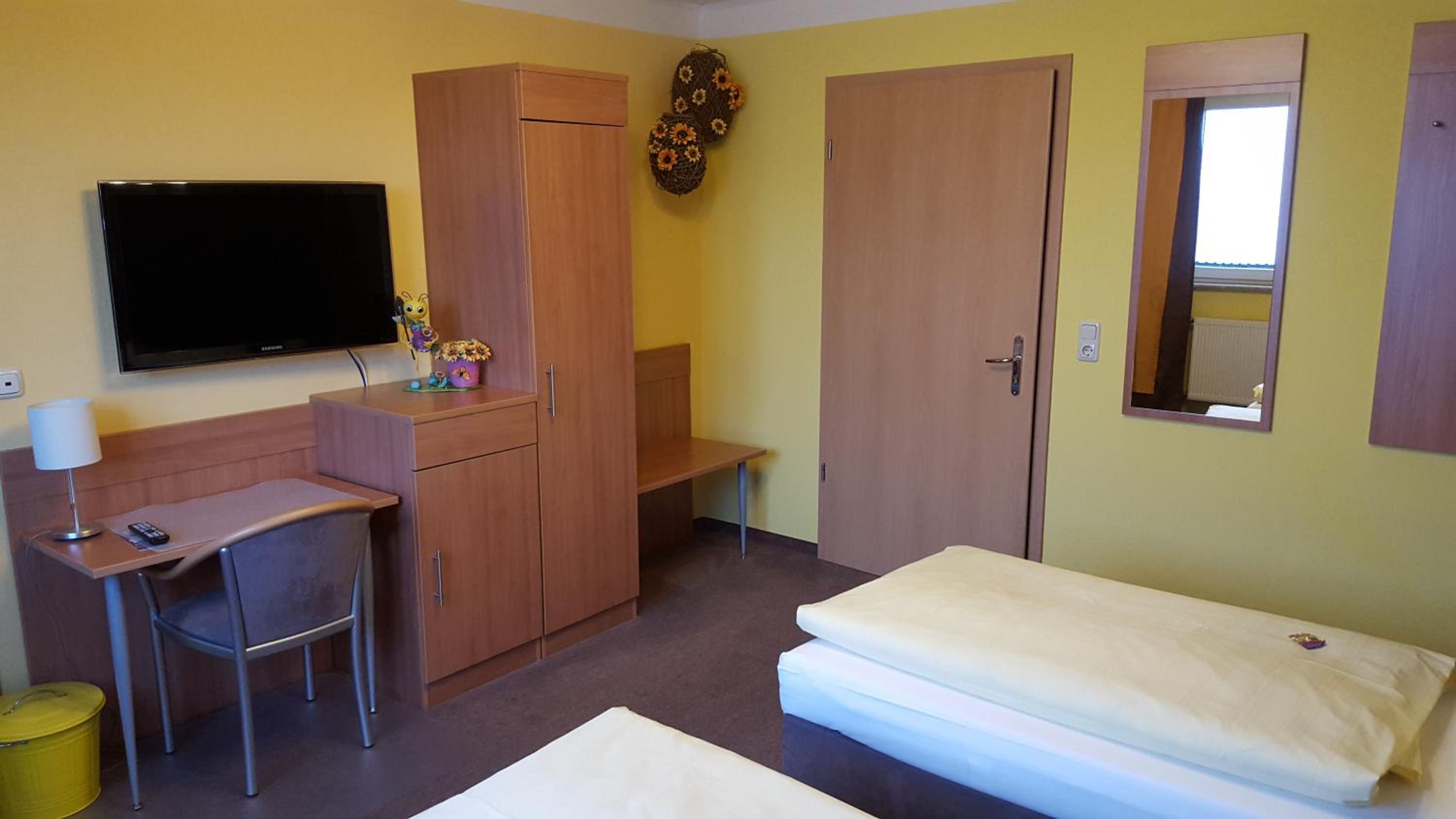 Standard Double Room - Photo 6