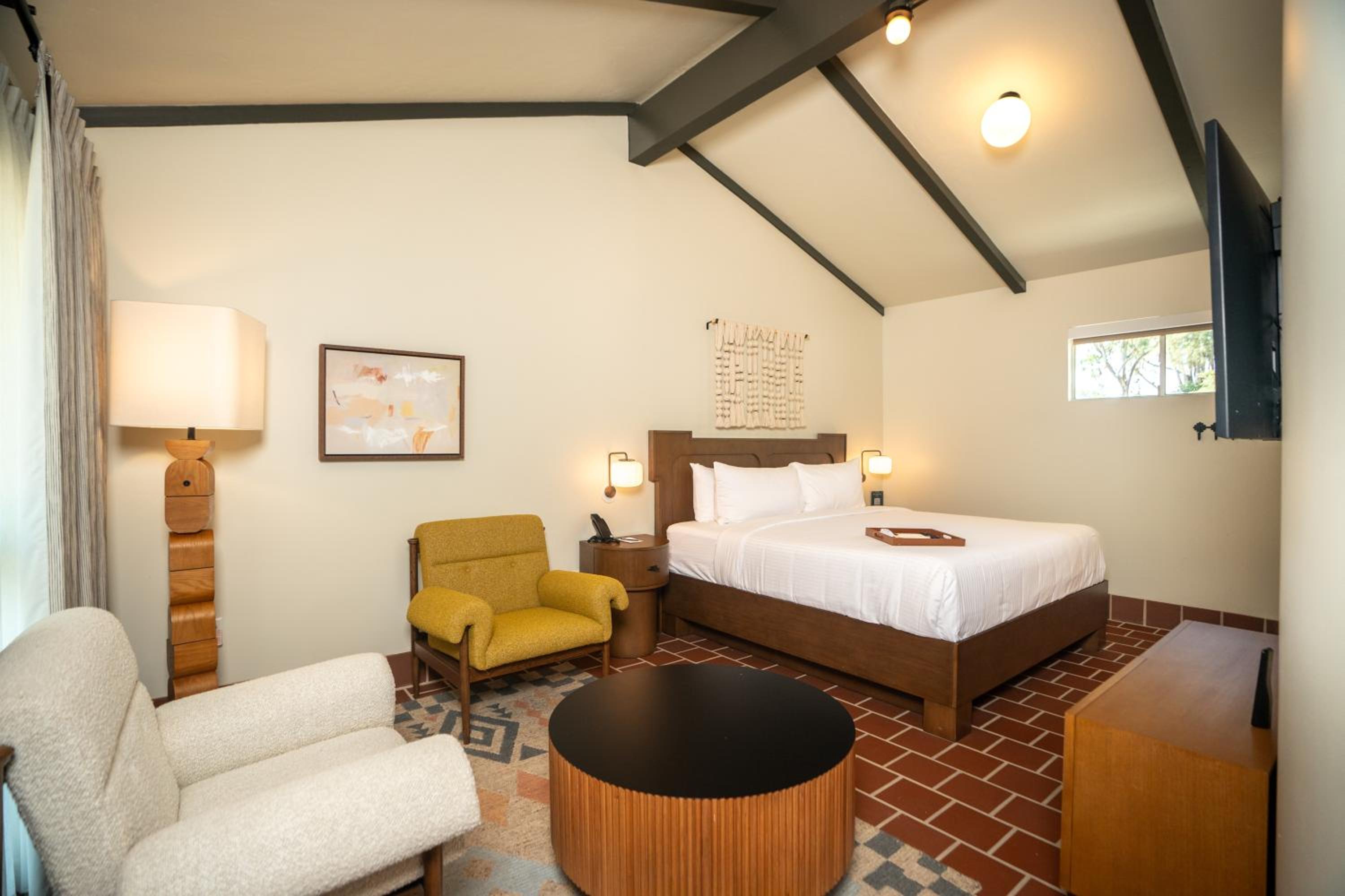 King Room with Roll-In Shower - Disability Access