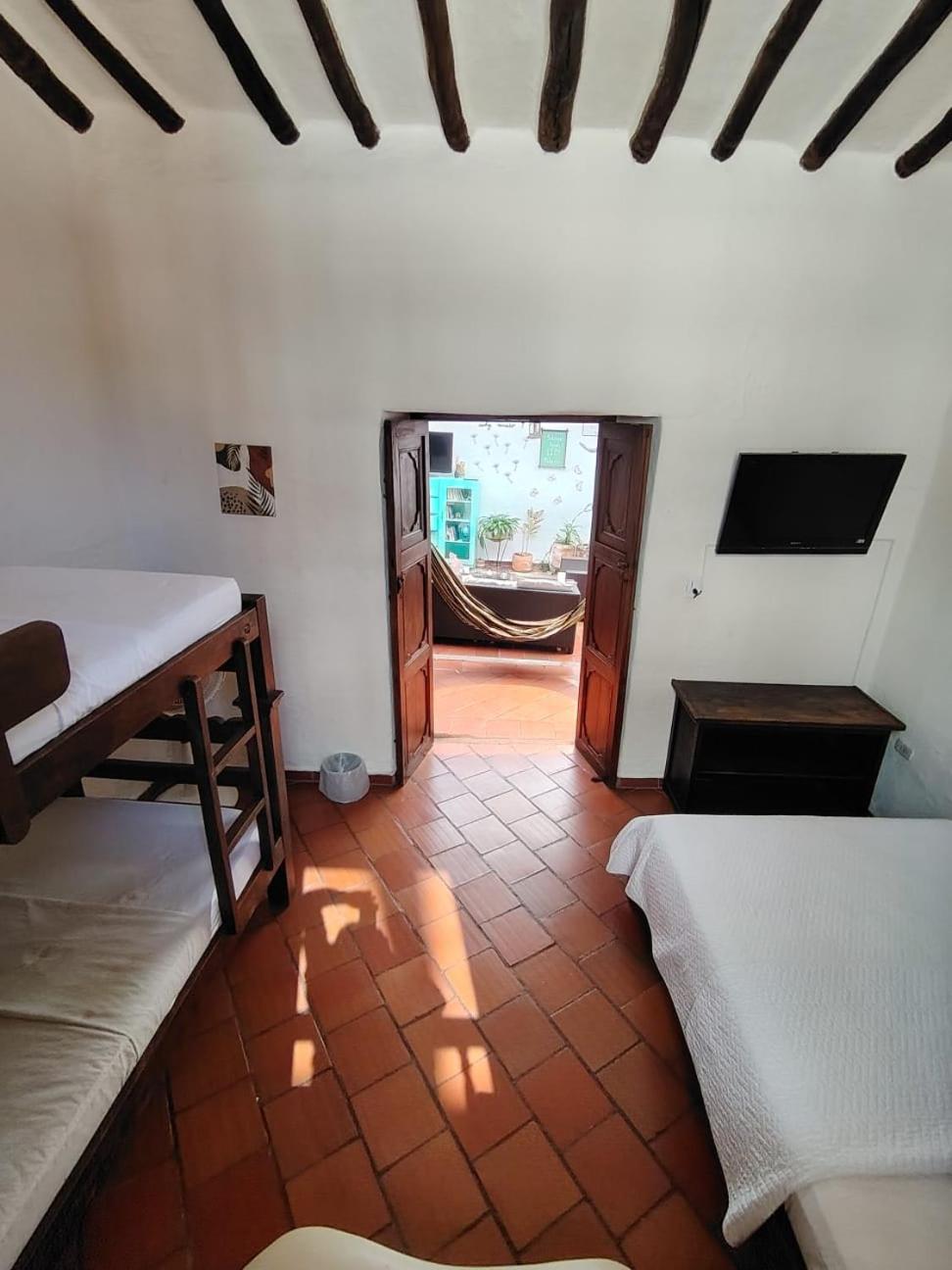 Economy Quadruple Room with Shared Bathroom photo 2