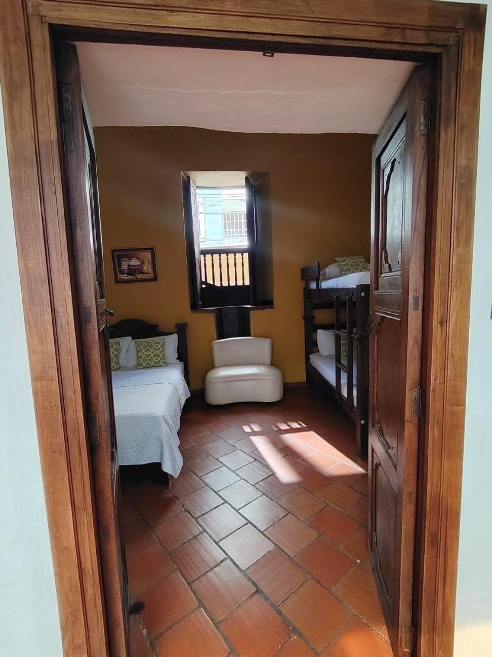 Economy Quadruple Room with Shared Bathroom photo 3