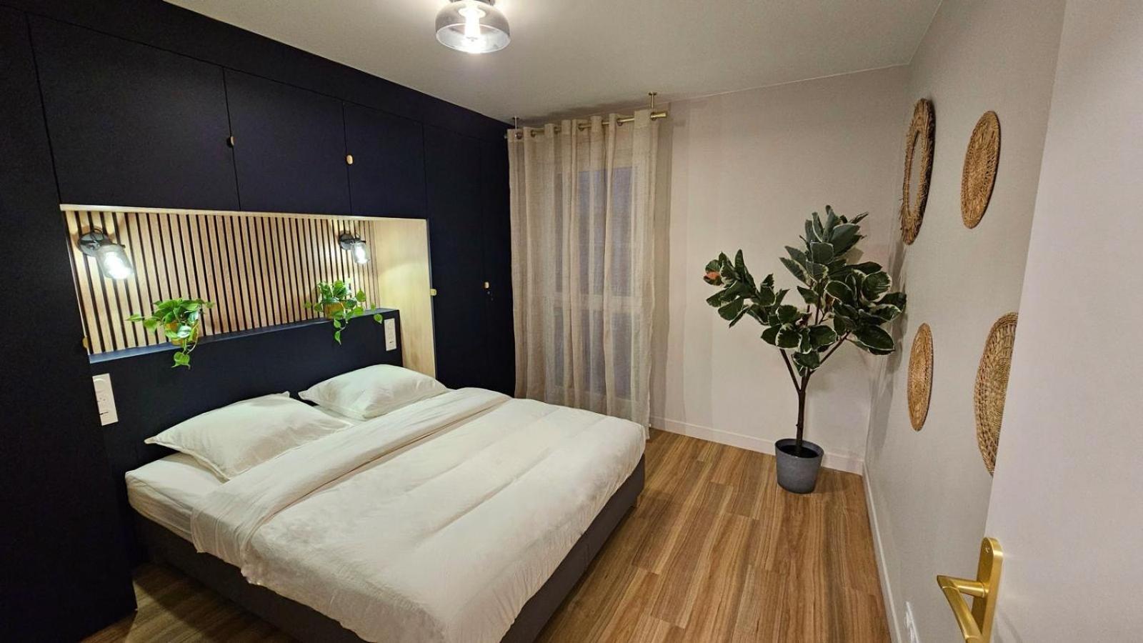 One-Bedroom Apartment photo 2