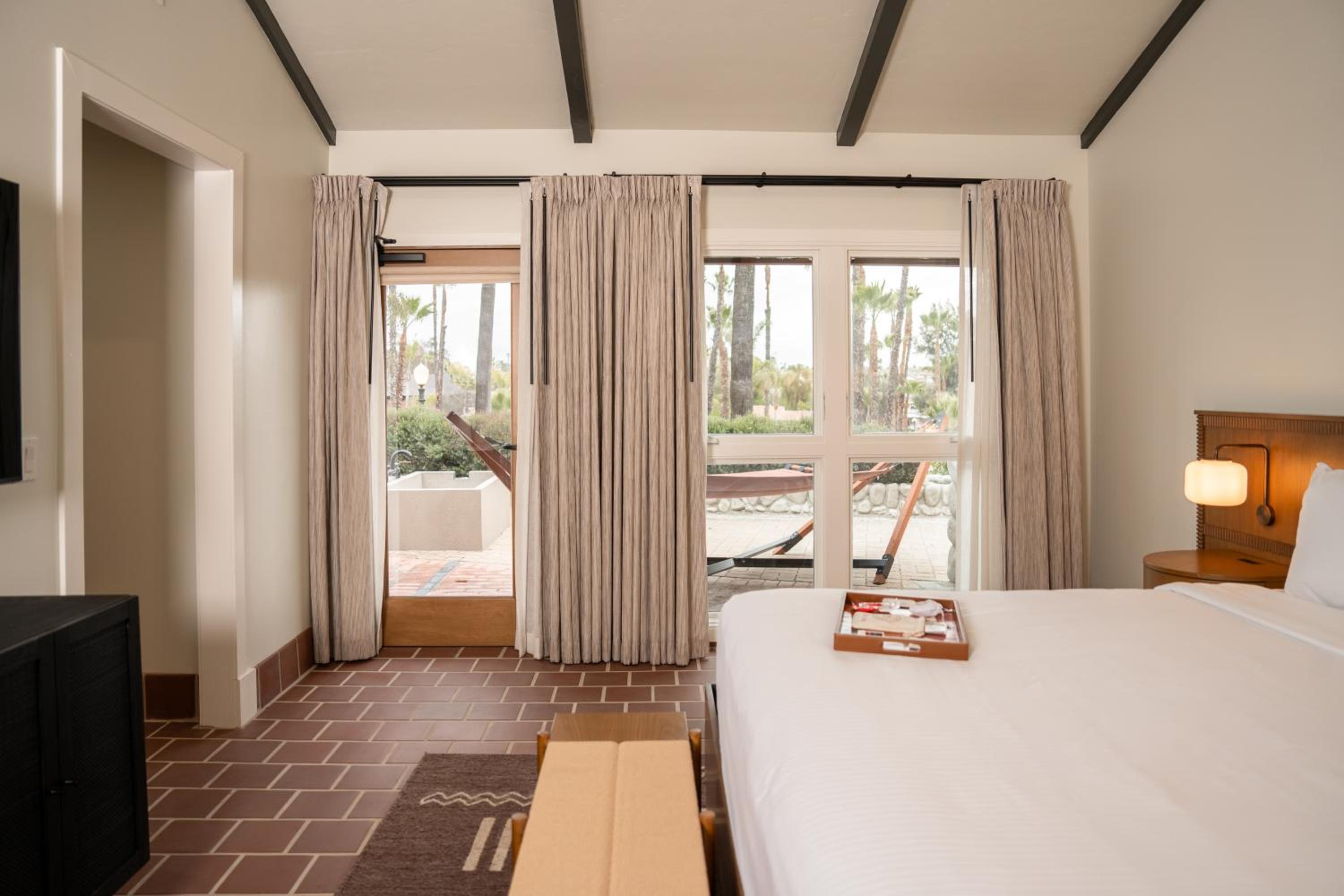 King Room with Spa Bath