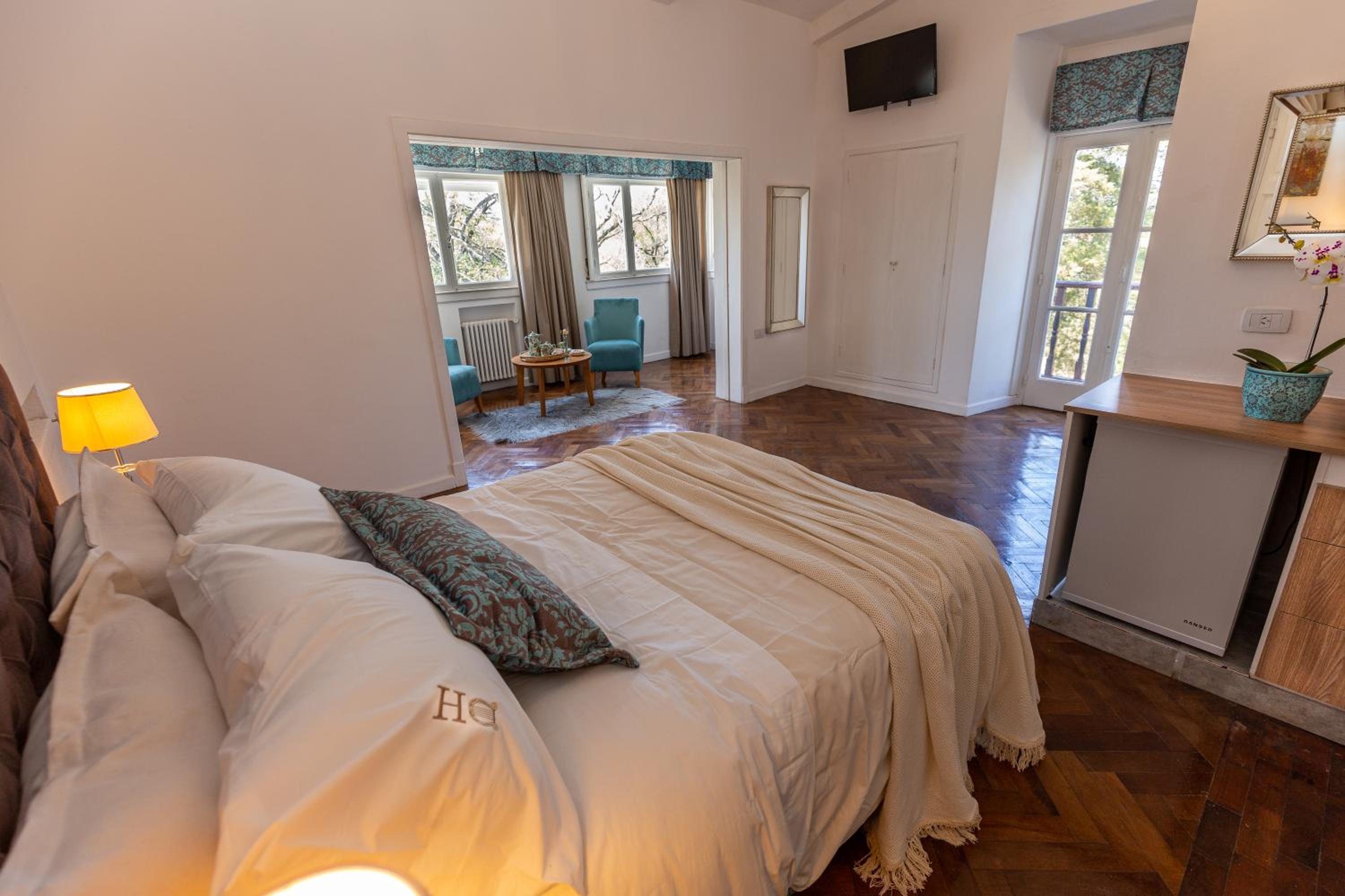 Deluxe Double Room with Balcony photo 2