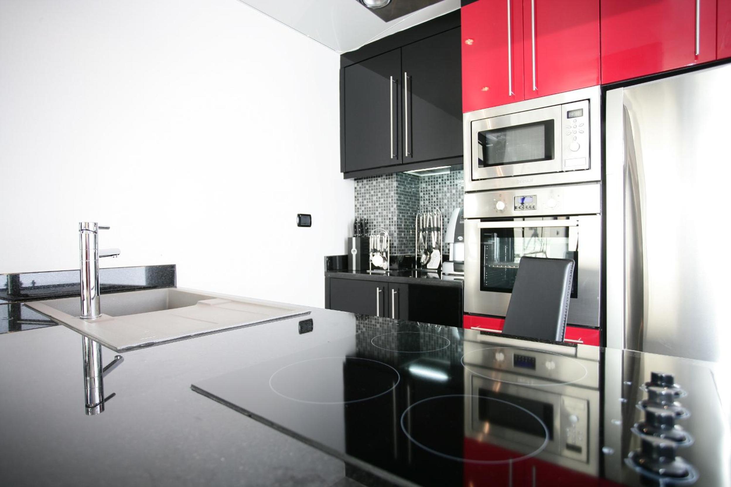 Executive Suite - Photo 3