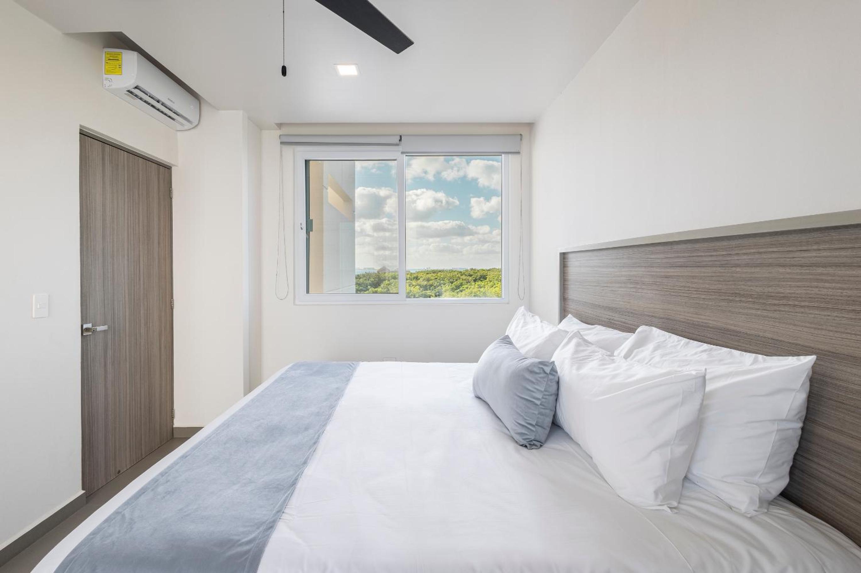 King Suite with Ocean View - Photo 9