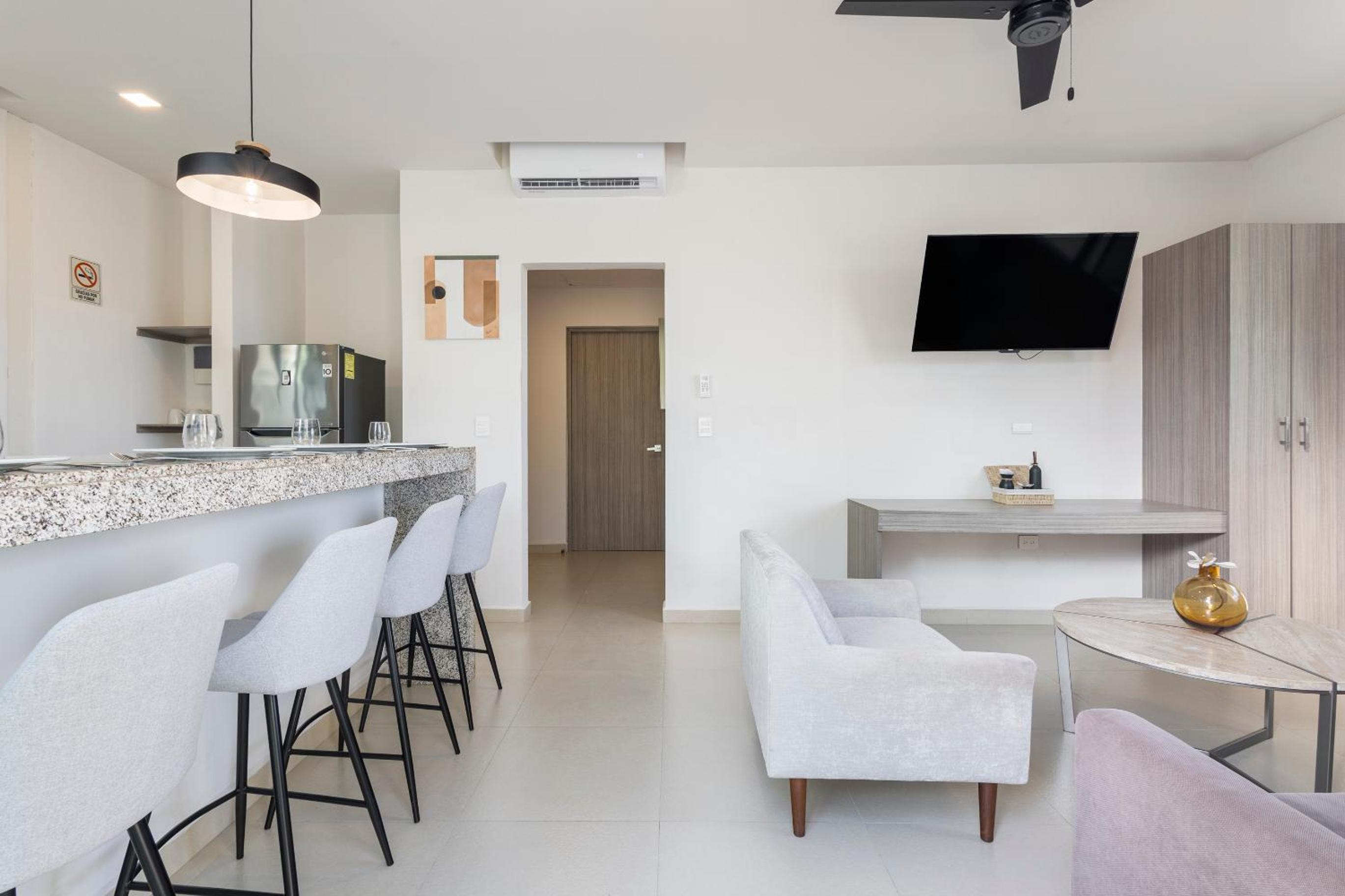 Junior Suite with Garden View - Photo 9
